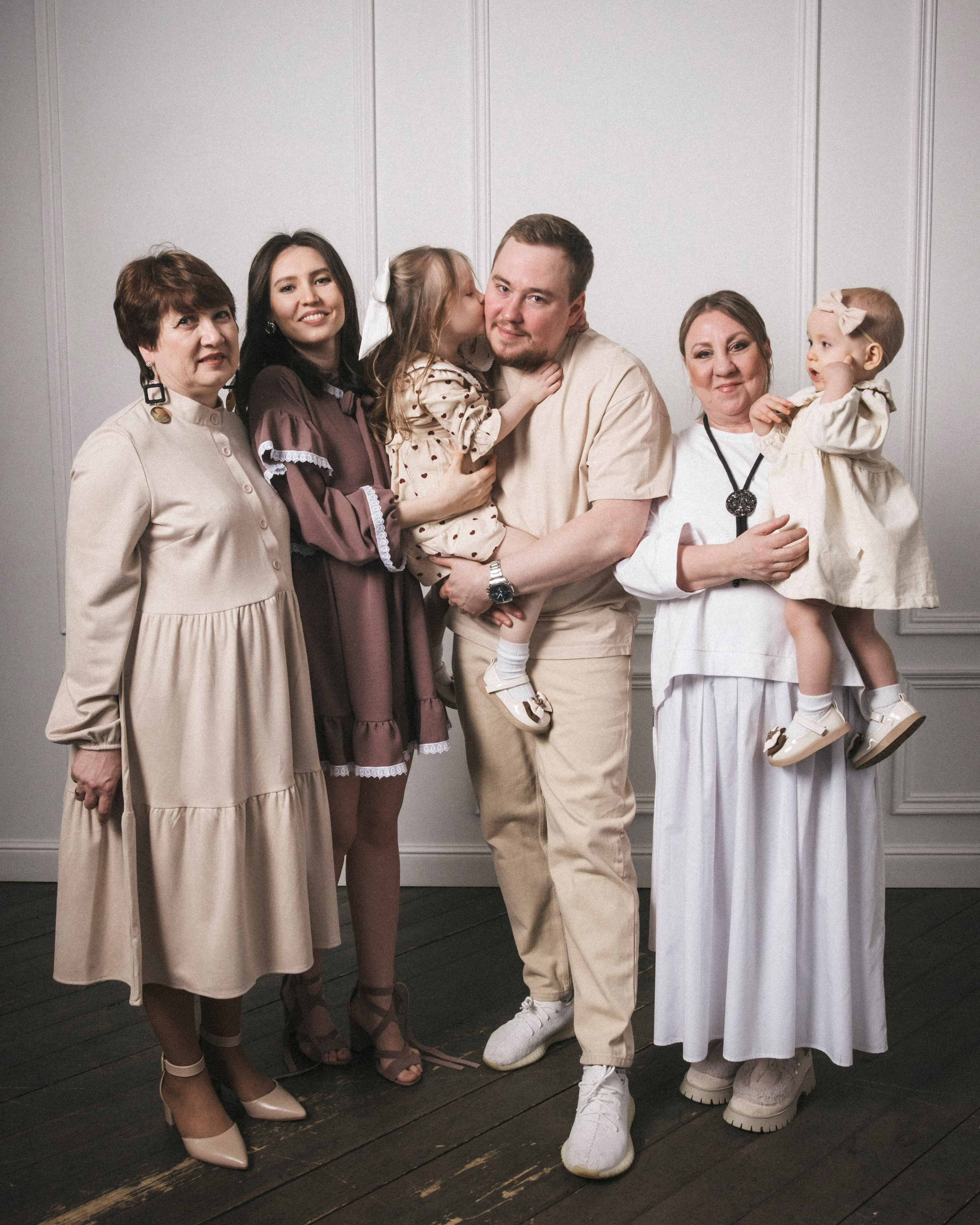 Егор и Ульяна с детьми и бабушками. Фотограф в Москве Максим Скоробогатов