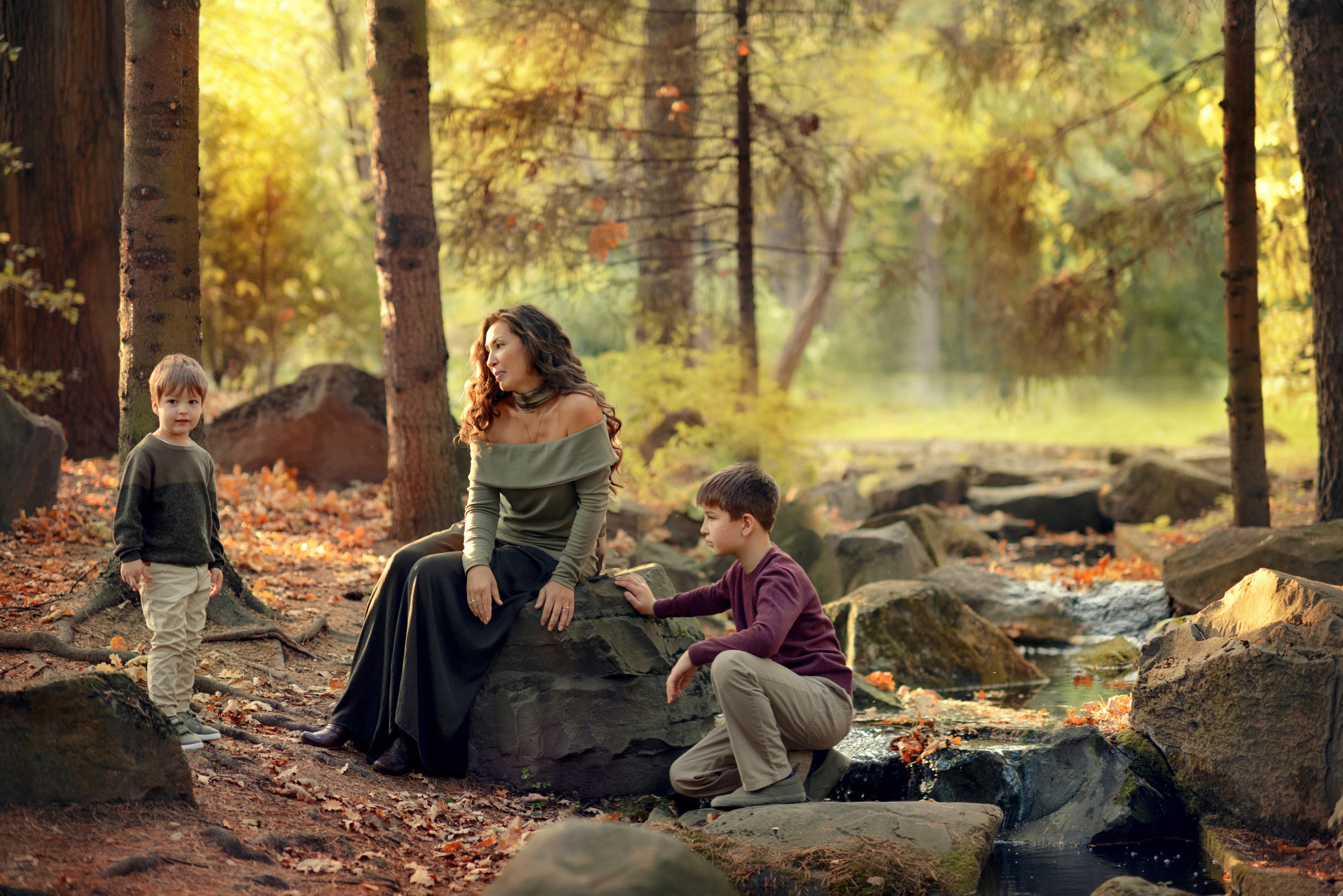 Family photo shoot , walk in the autumn park, family and golden fall (Photographer in Edinburgh Elena Carruthers)