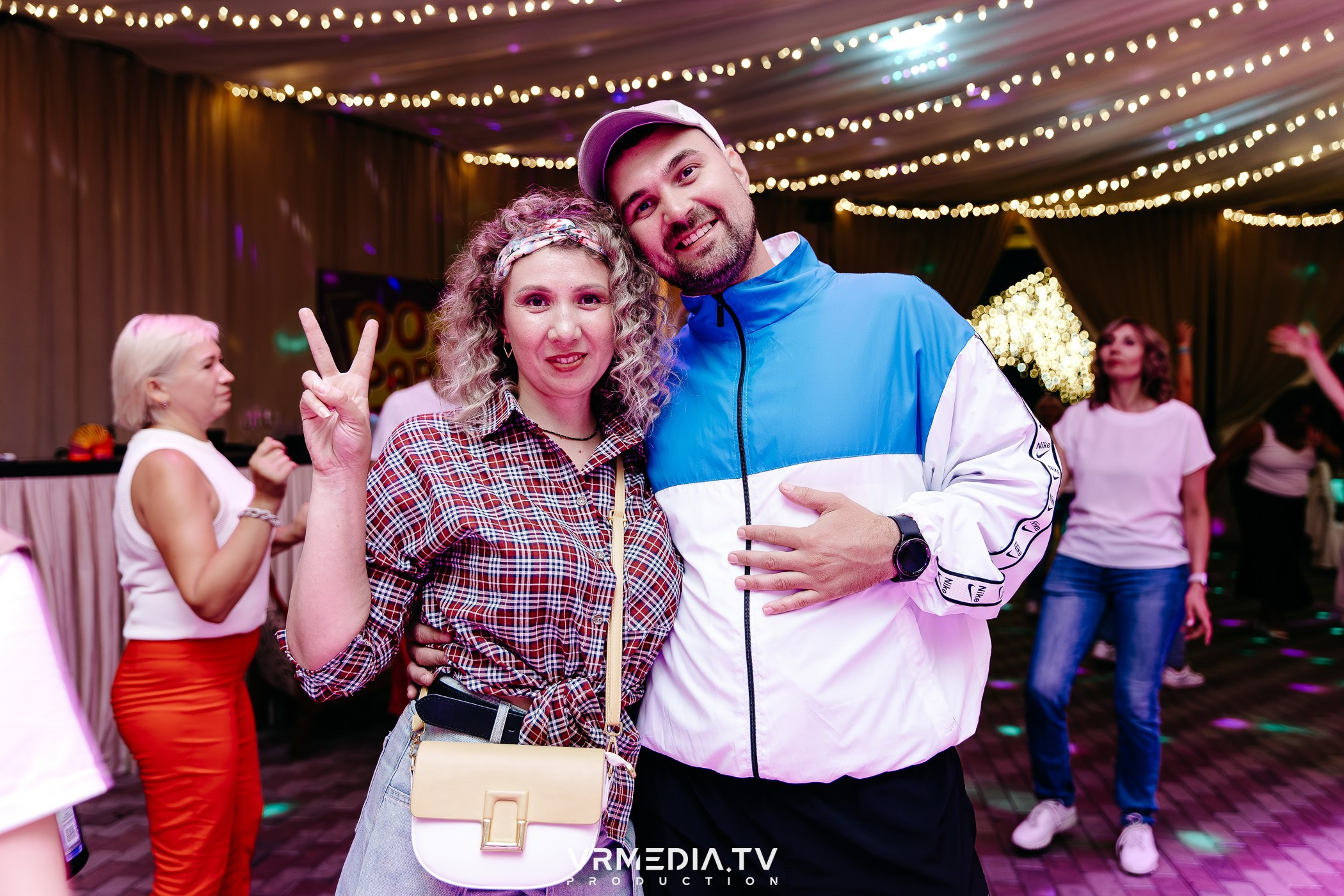 «Назад в 90-е!» в ресторане «Империя»