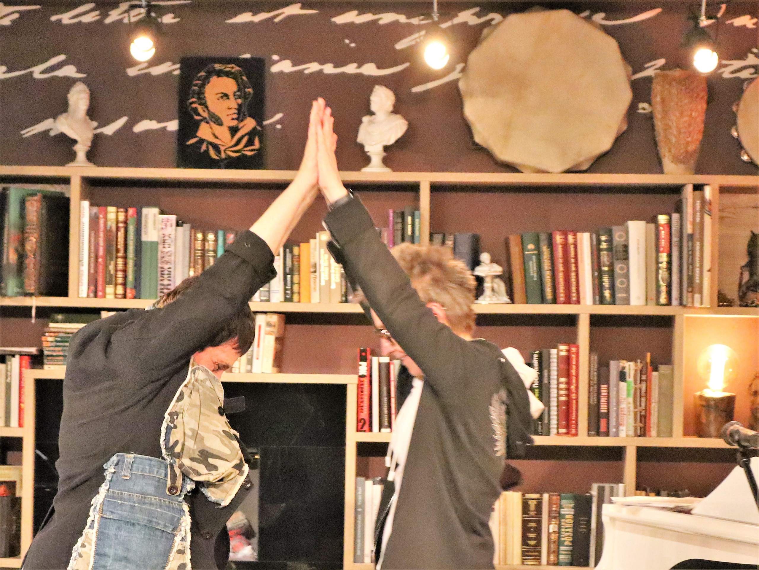 НеКонцерт Кати Шимилевой в арт-пространстве «Пушкин Рядом». Позитивный контент-фотограф в Санкт-Петербурге Мария Устинова