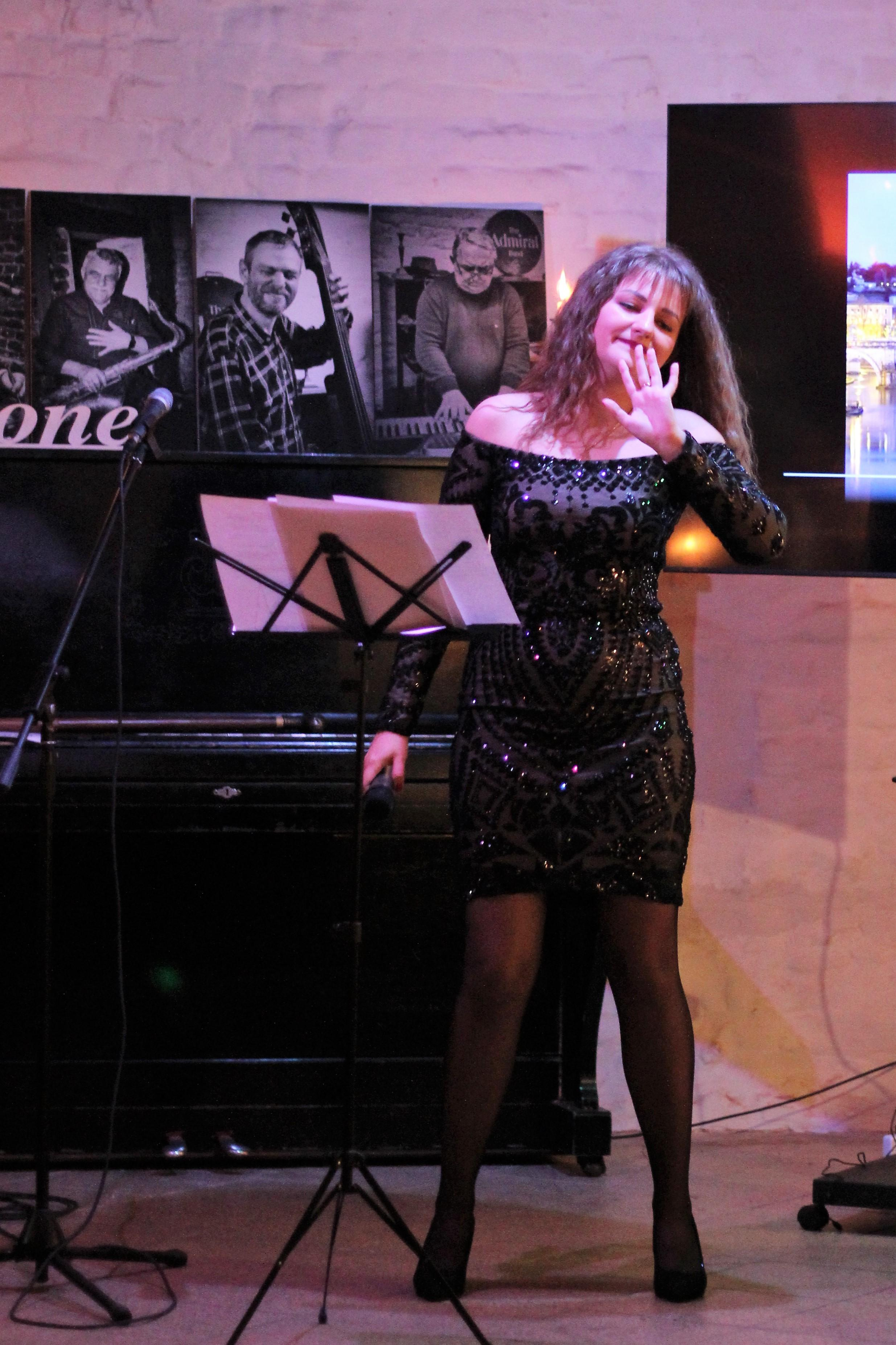 Вечеринка Белла Чао в Арт Лофте Прайд. Позитивный контент-фотограф в Санкт-Петербурге Мария Устинова