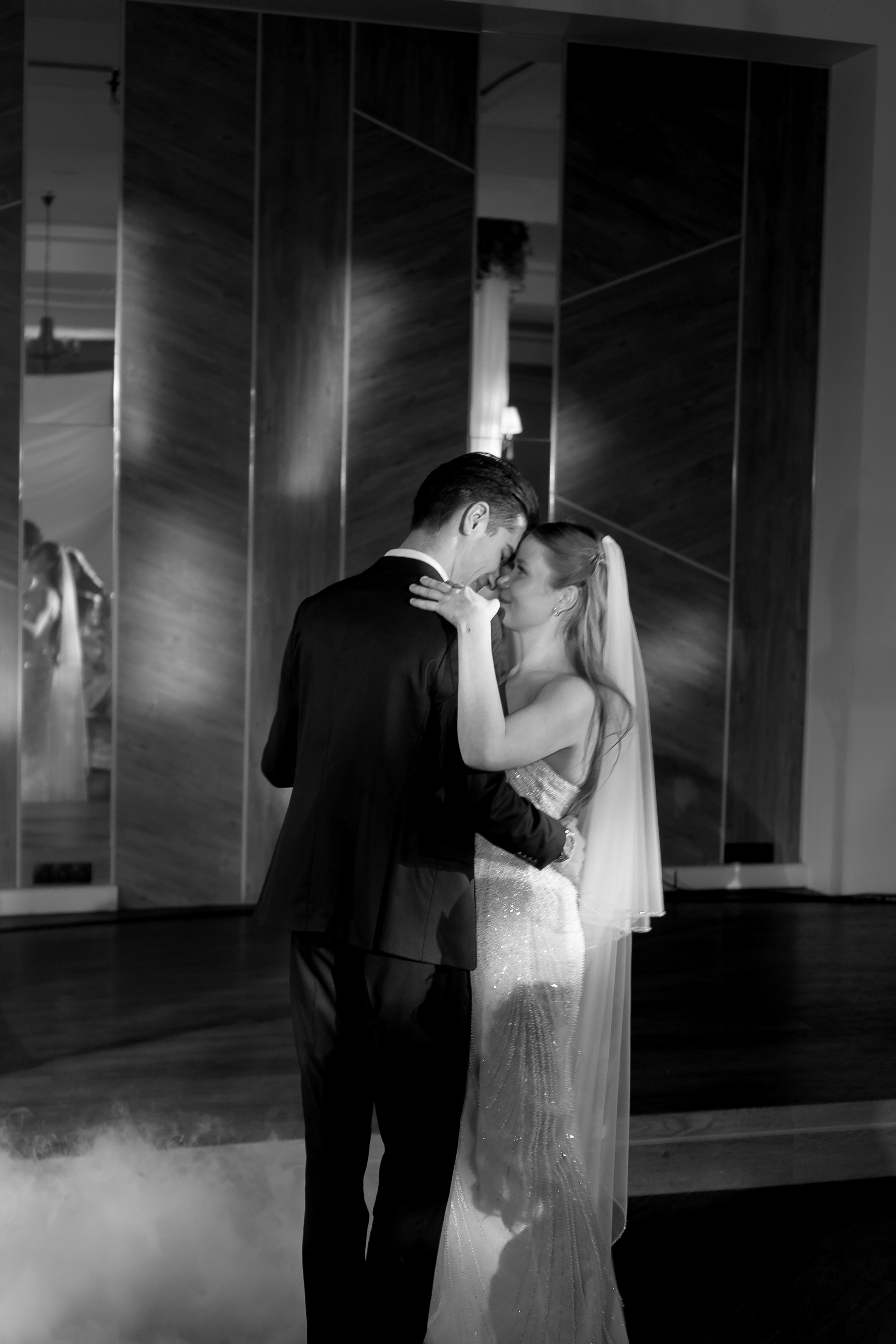 СВАДЕБНАЯ СЬЕМКА СБОРОВ В ОТЕЛЕ И ВЫЕЗД НА ЦЕРЕМОНИЮ (СНЯТО В СИБИРЕ В НИЖНЕВАРТОВСКЕ). Профессиональный фотограф, Санкт-Петербург — Виктория Богомолова