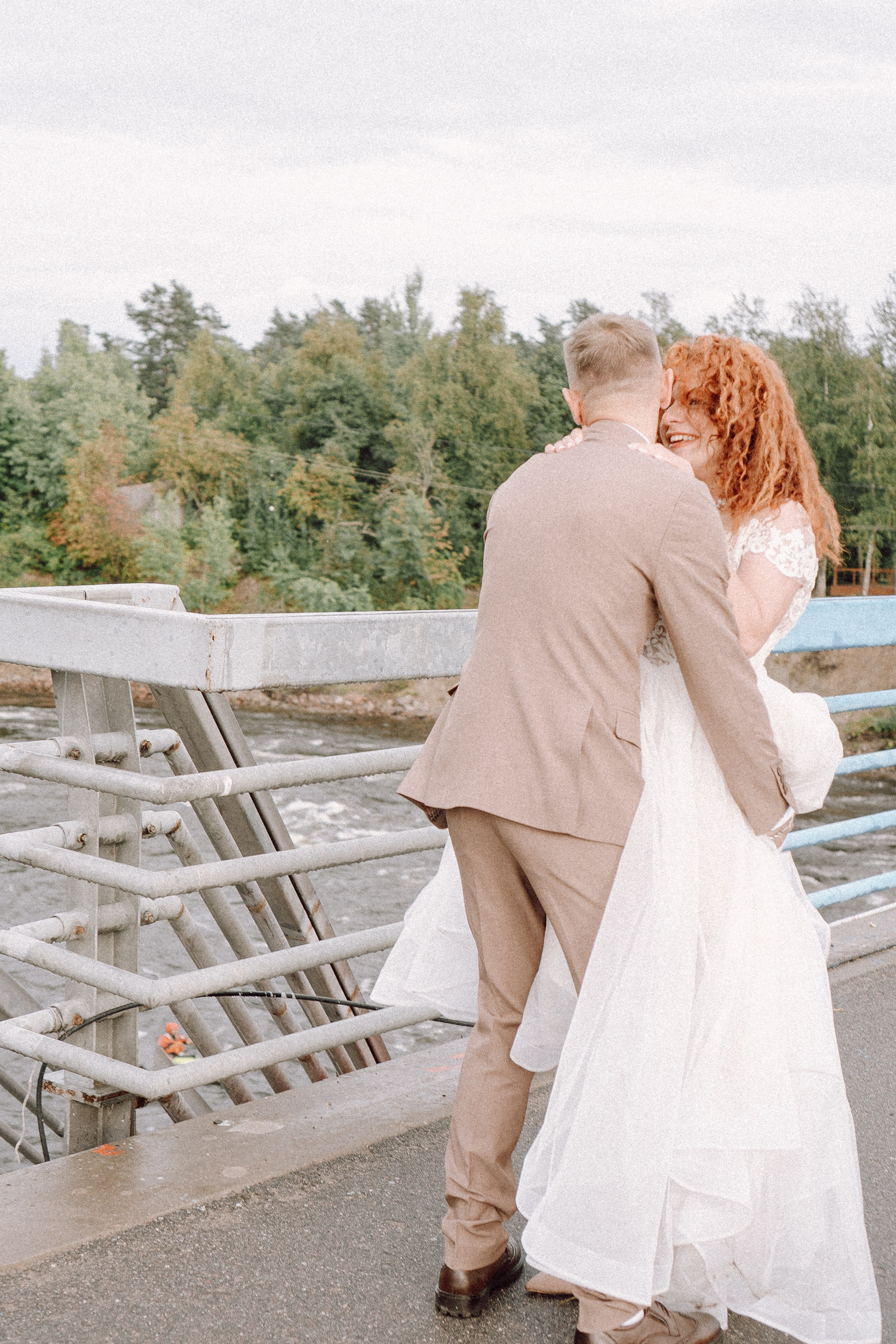 СВАДЕБНАЯ ФОТОСЕССИИЯ ПАРЫ В ГОРОДЕ ПРИОЗЕРСК В СОСНОВОМ ЛЕСУ И С ПИКАПОМ. Профессиональный фотограф, Санкт-Петербург — Виктория Богомолова