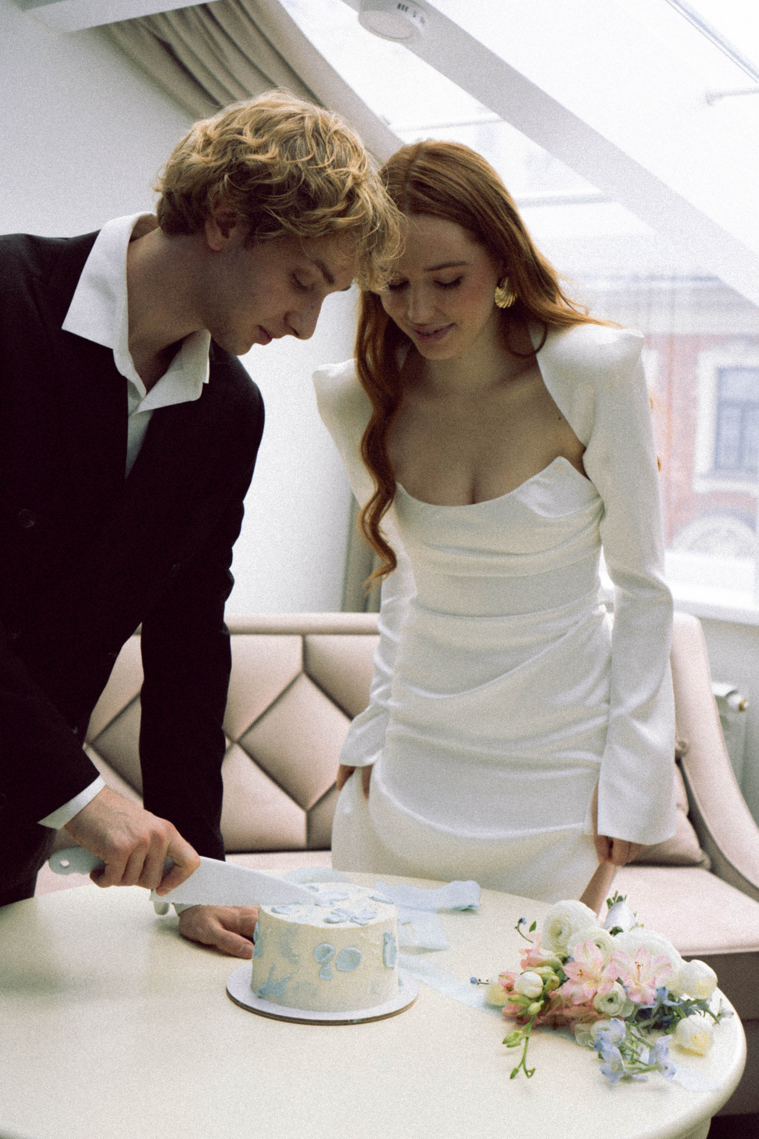 СВАДЕБНАЯ СЬЕМКА В ОТЕЛЕ. СБОРЫ ЖЕНИХА И НЕВЕСТЫ И ТАКЖЕ ТОР И ПОДГОТОВКА К ПРОГУЛКЕ. Профессиональный фотограф, Санкт-Петербург — Виктория Богомолова