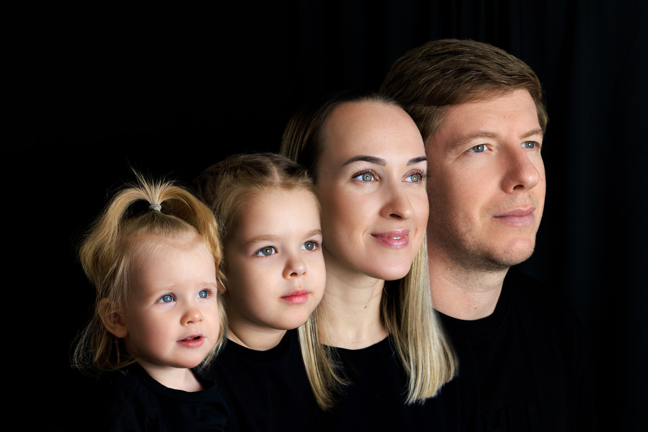 Портрет поколений на чёрном фоне. Семейный и детский фотограф в Краснодаре Анна Трашкова