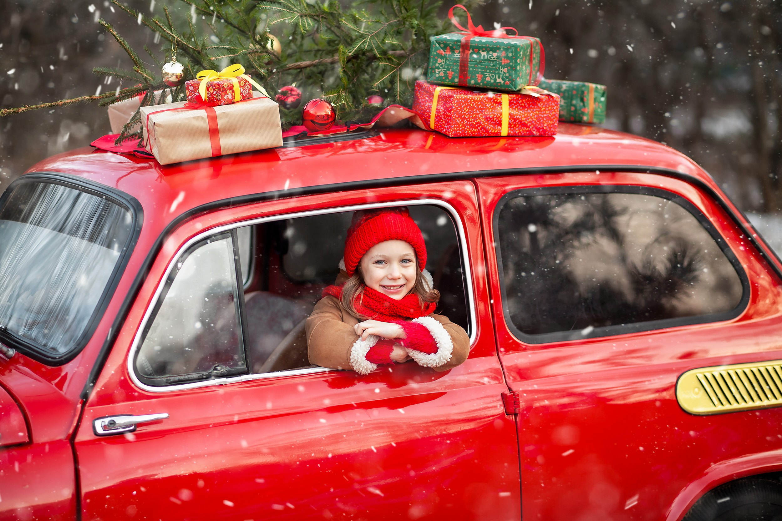 Новогодняя фотосессия для ребенка в машине