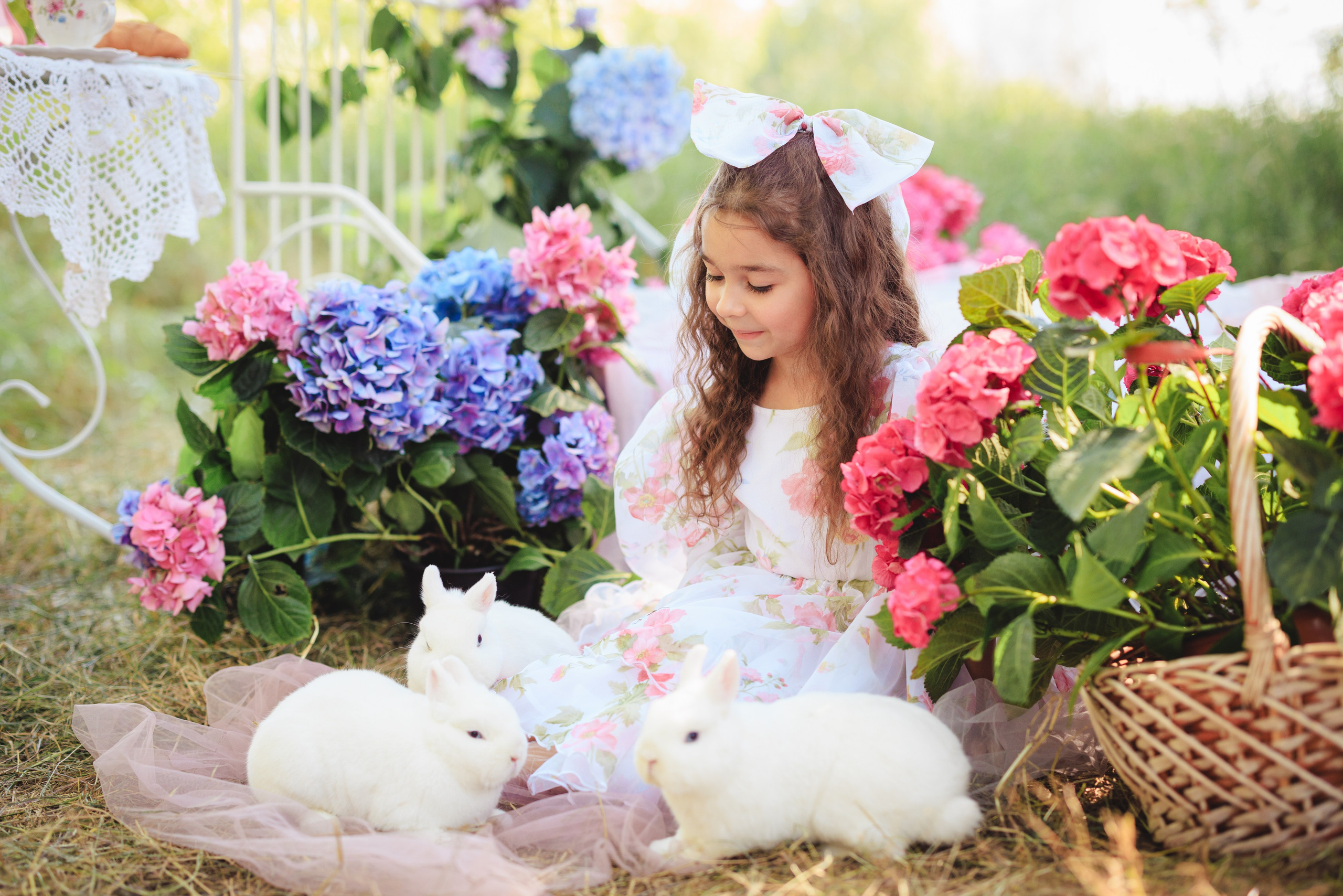 Цветочная кровать с кроликами. Семейный и детский фотограф в Краснодаре Анна Трашкова