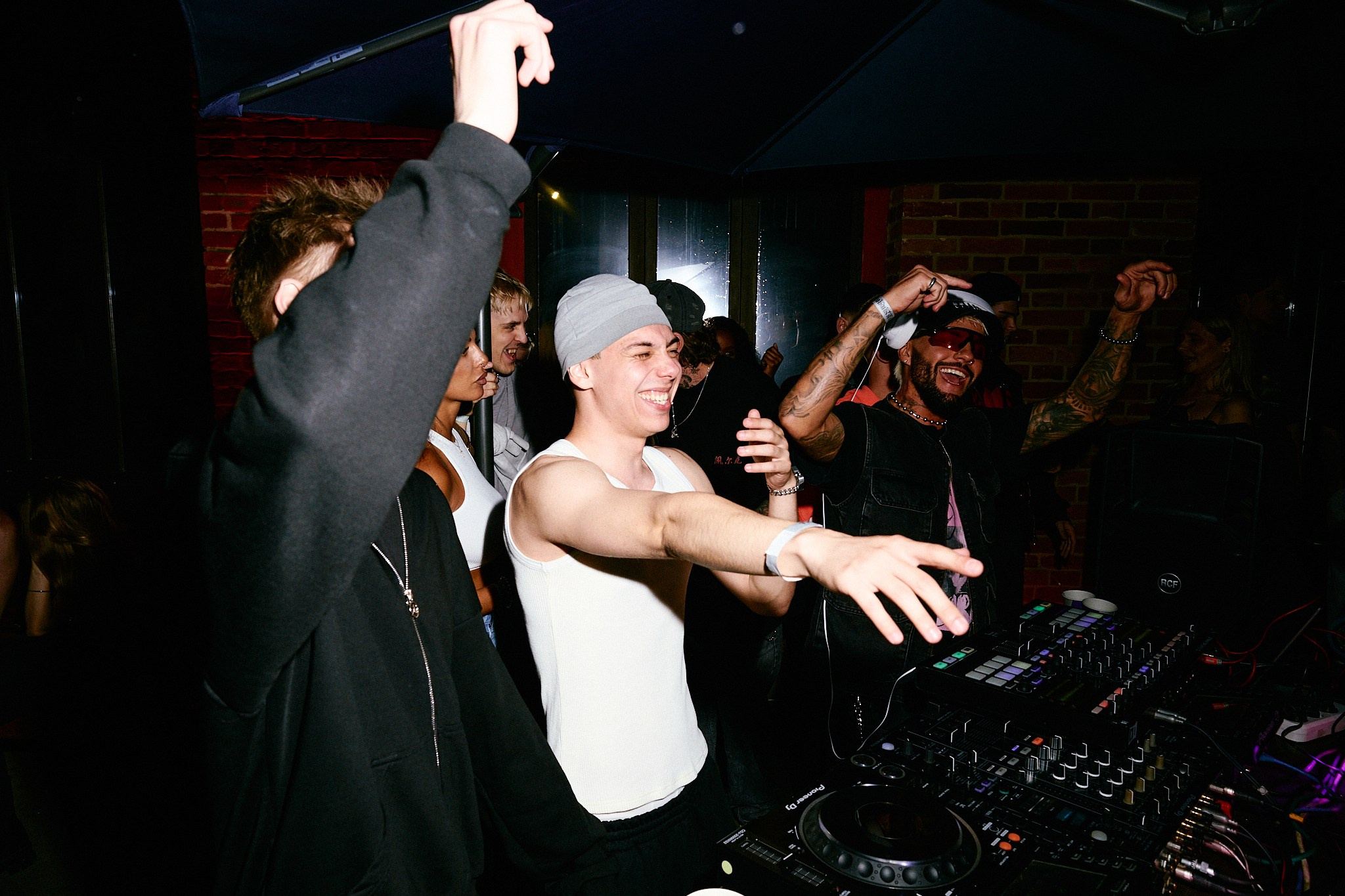 LASKI — CONNECTED x DETI. TENZO | Креативный продюсер / Арт-директор