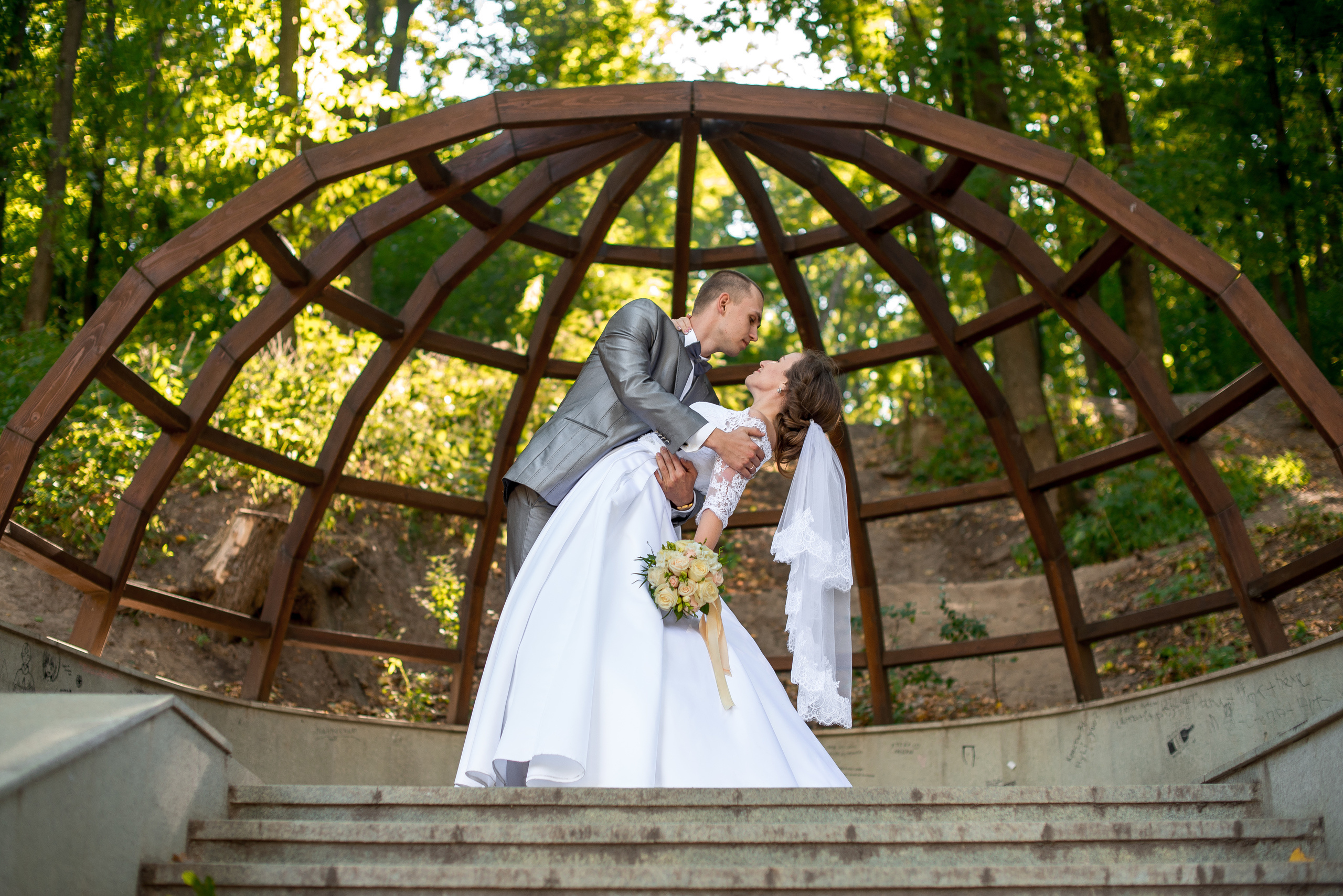 Свадебная прогулка в парке Динамо. Свадебный и семейный фотограф в Воронеже и за границей