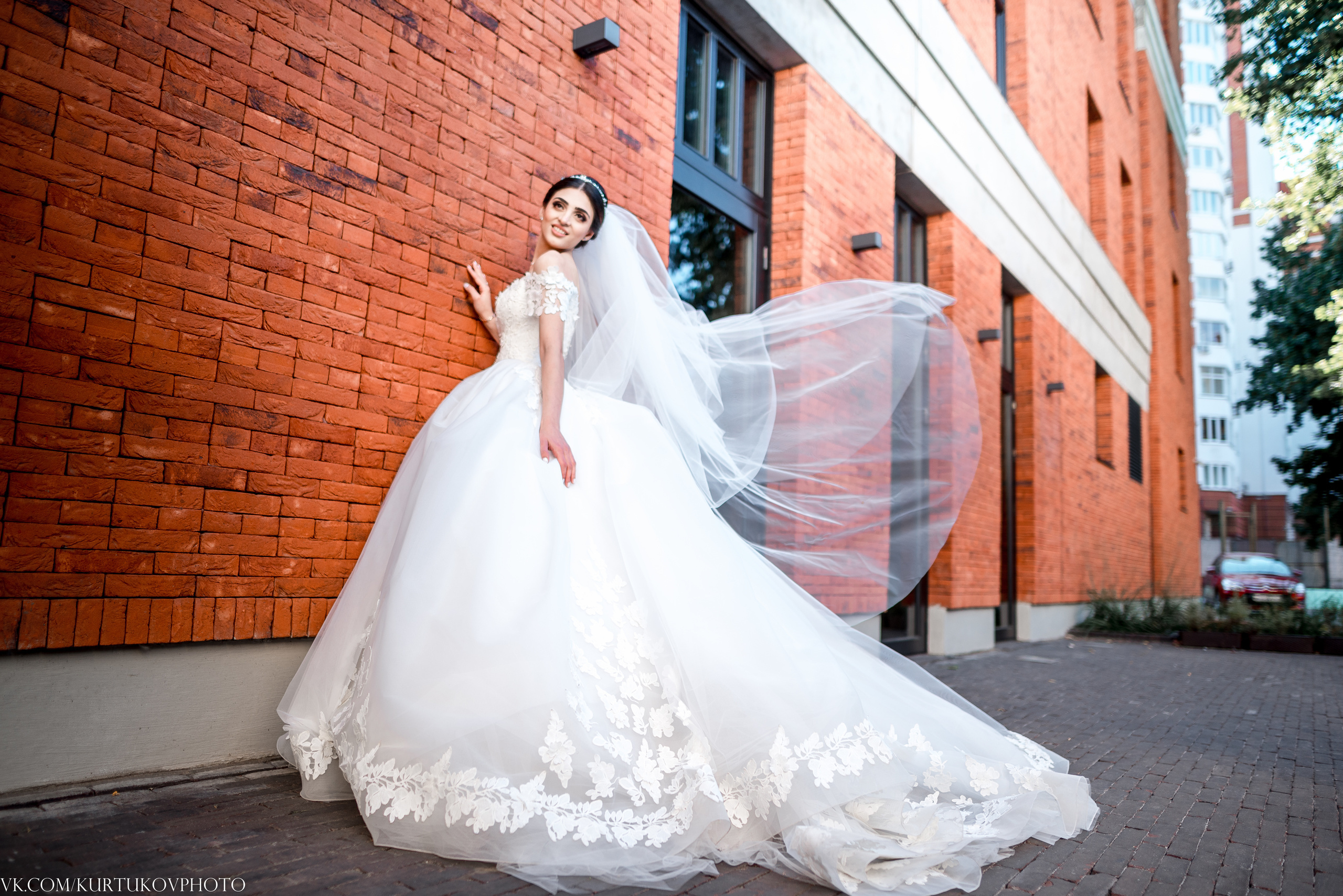 Свадебная фотосессия в Камерном театре. Свадебный и семейный фотограф в Воронеже и за границей