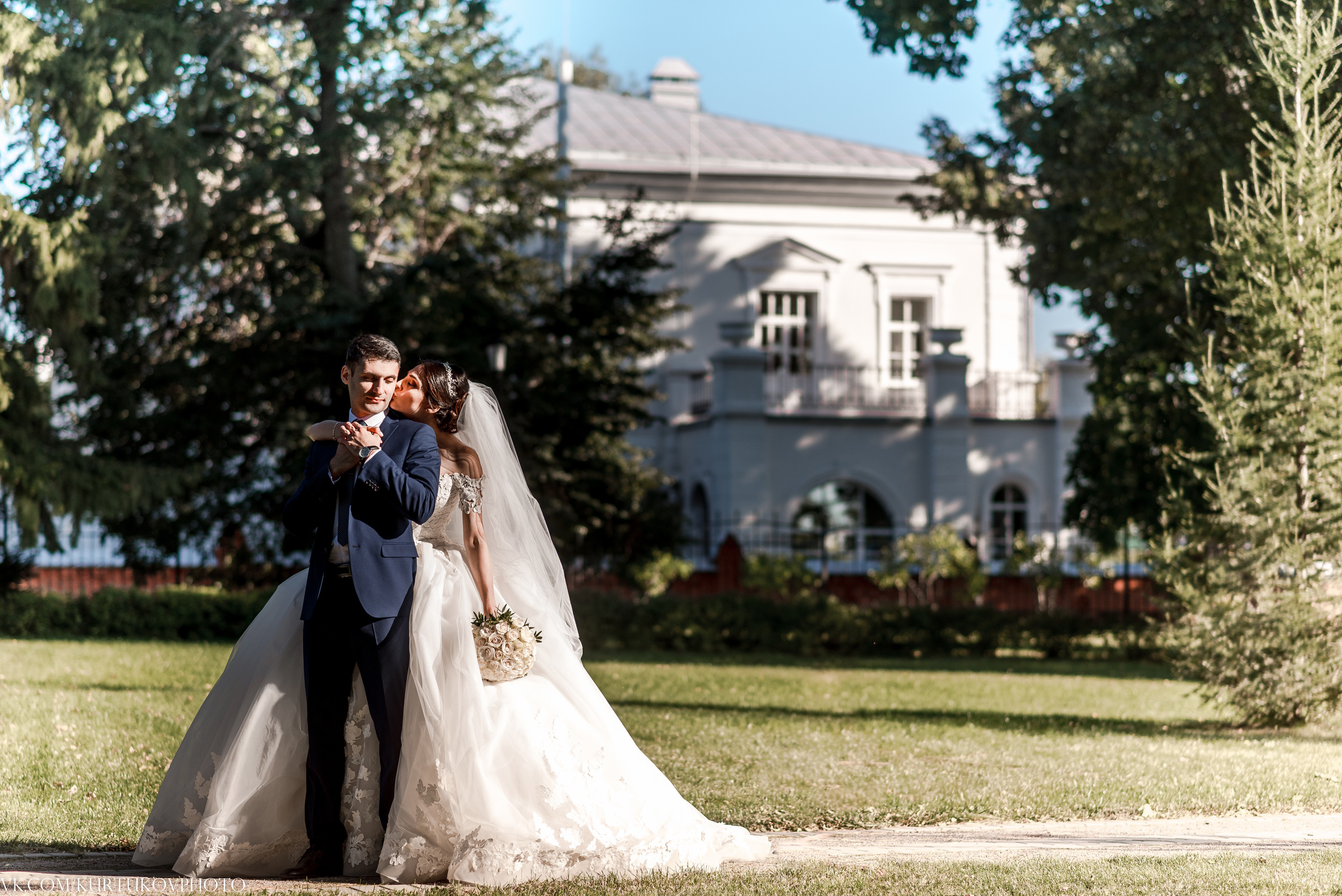Свадебная прогулка в музее Веневитинова. Свадебный и семейный фотограф в Воронеже и за границей