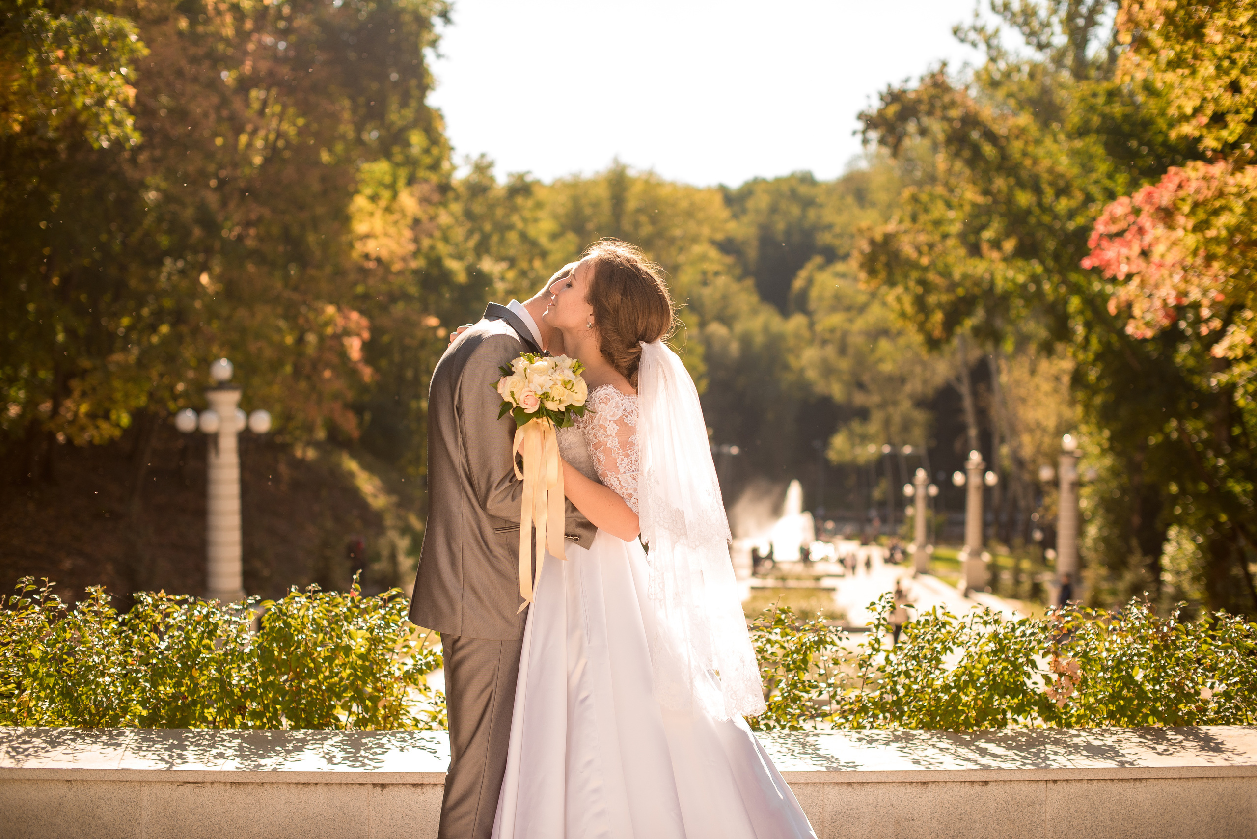 Свадебная прогулка в парке Динамо. Свадебный и семейный фотограф в Воронеже и за границей