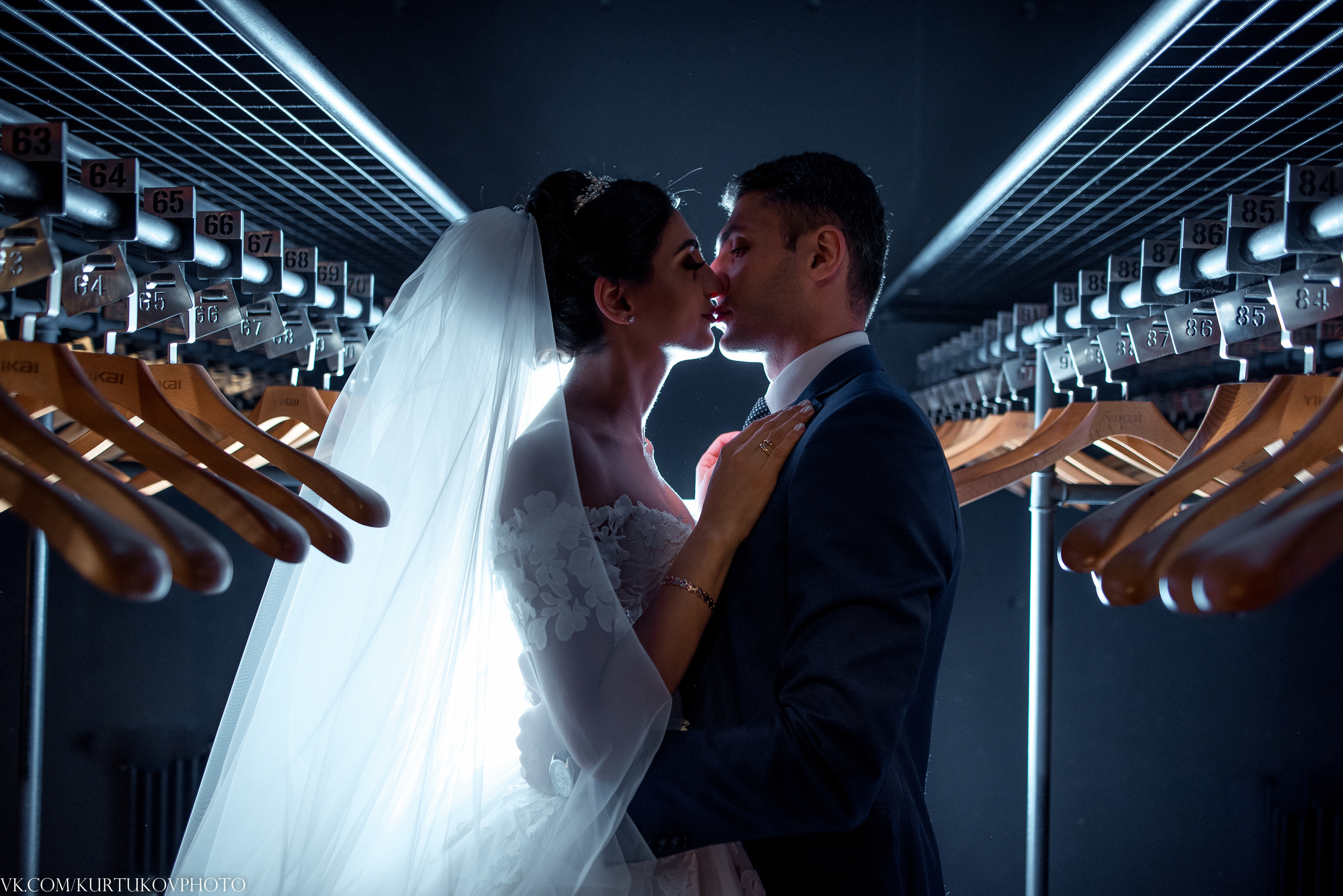 Свадебная фотосессия в Камерном театре. Свадебный и семейный фотограф в Воронеже и за границей