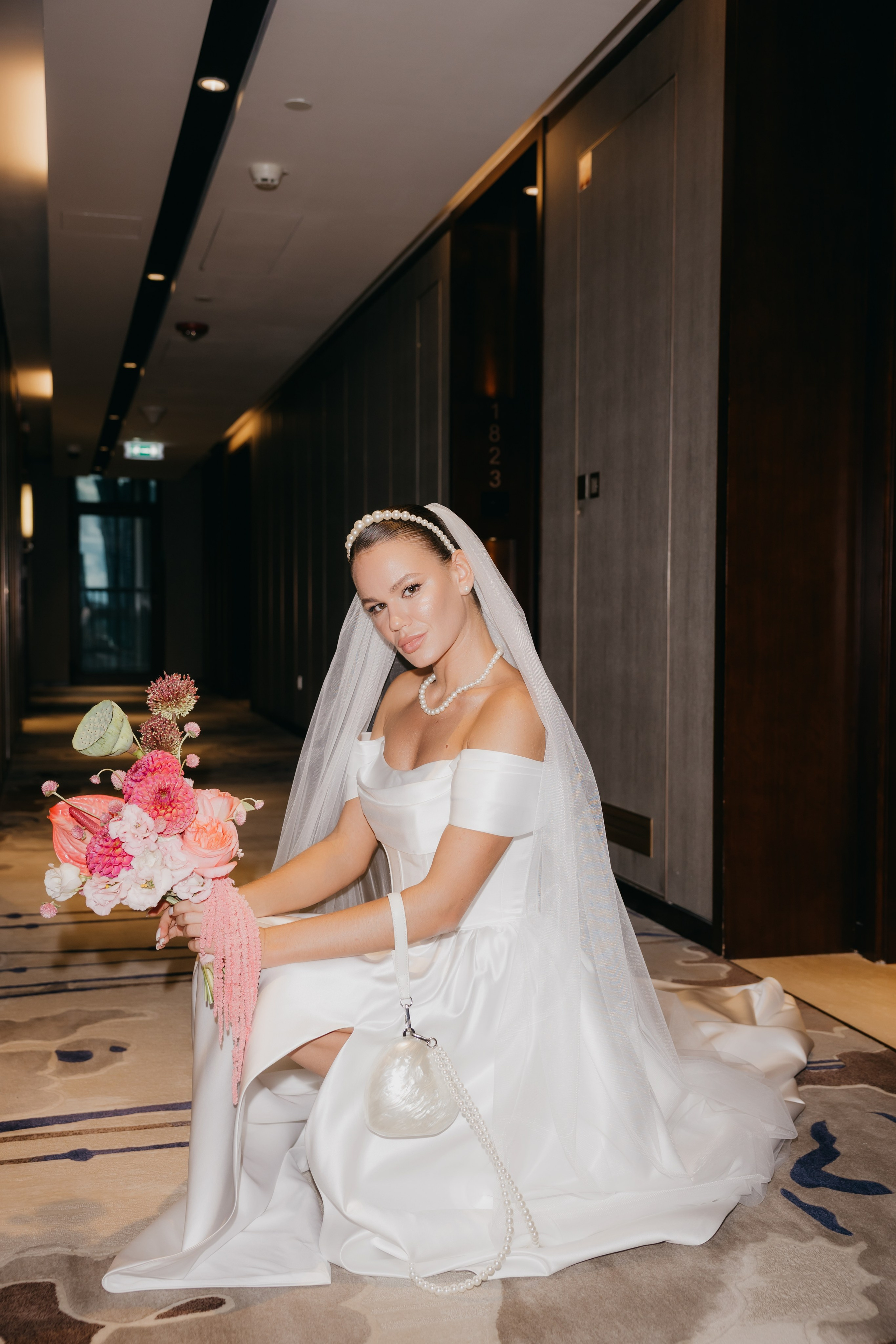 Свадебная фотосессия в отеле Soluxe Hotel Moscow. Свадебный фотограф в Москве Екатерина Гусева