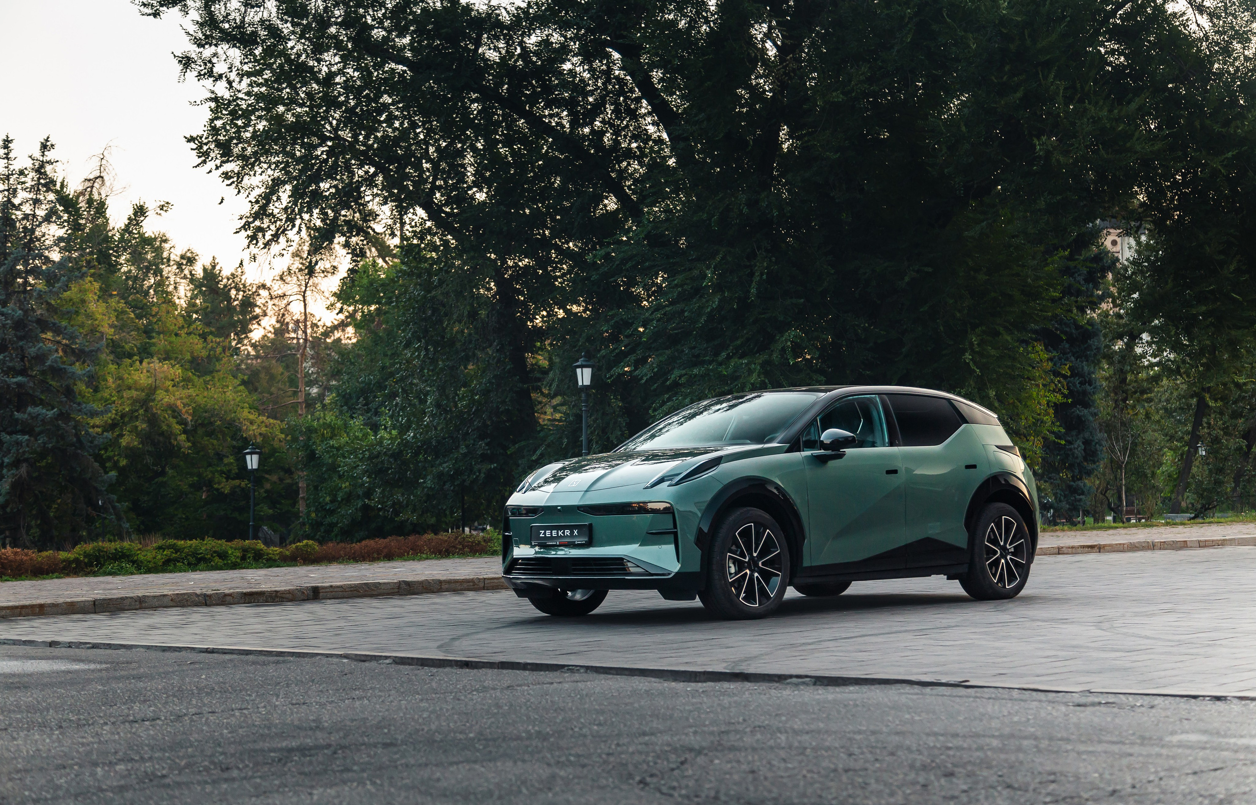 ZEEKR X. Рекламный и портретный фотограф в Алматы — Серекпаев Танирхан