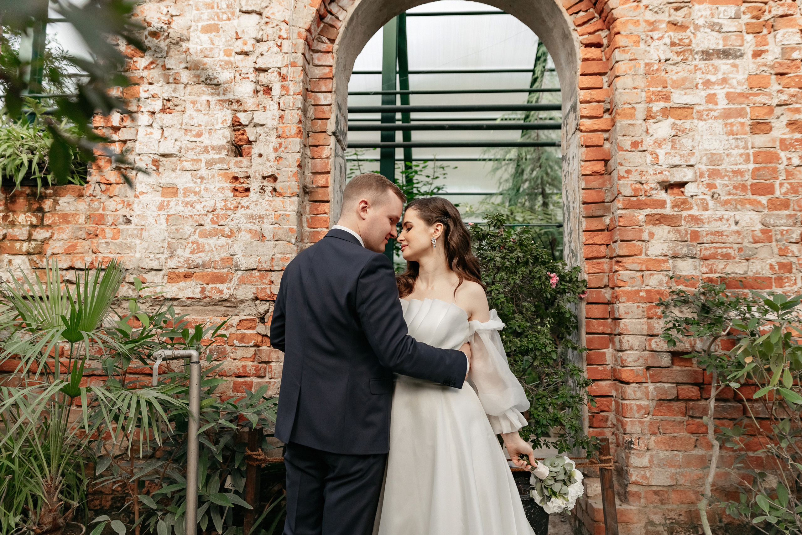 АРХИВ Ангелина и Денис: Отель Мовенпик, Аптекарский огород, ресторан Гусятникофф. Свадебный фотограф Москва