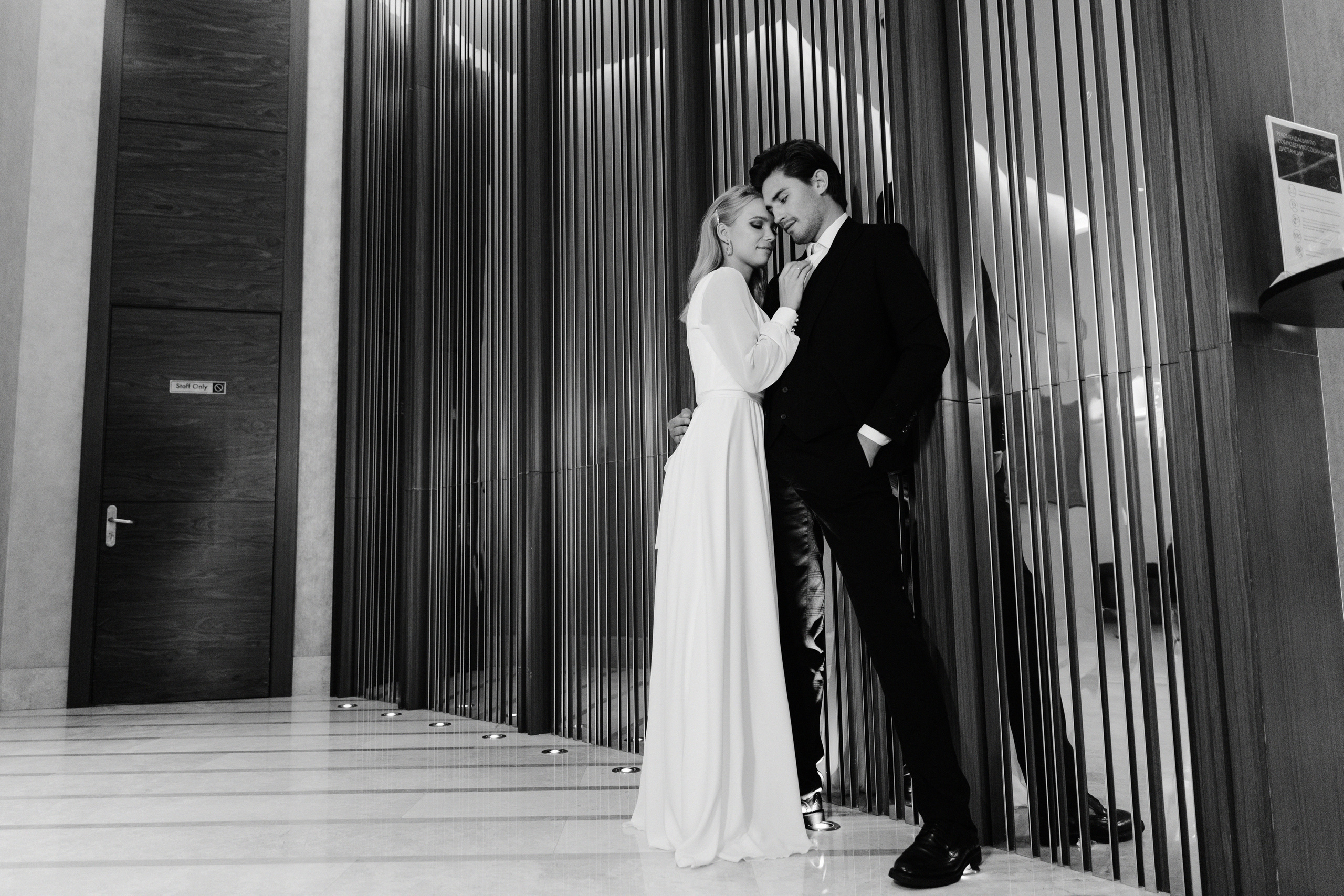 Елена и Адам в самом свадебном отеле ХАЯТ. Свадебный фотограф Москва