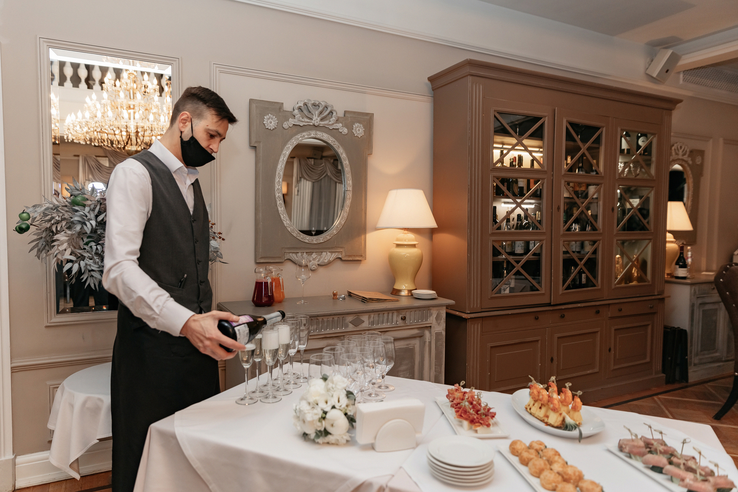 АРХИВ Ангелина и Денис: Отель Мовенпик, Аптекарский огород, ресторан Гусятникофф. Свадебный фотограф Москва