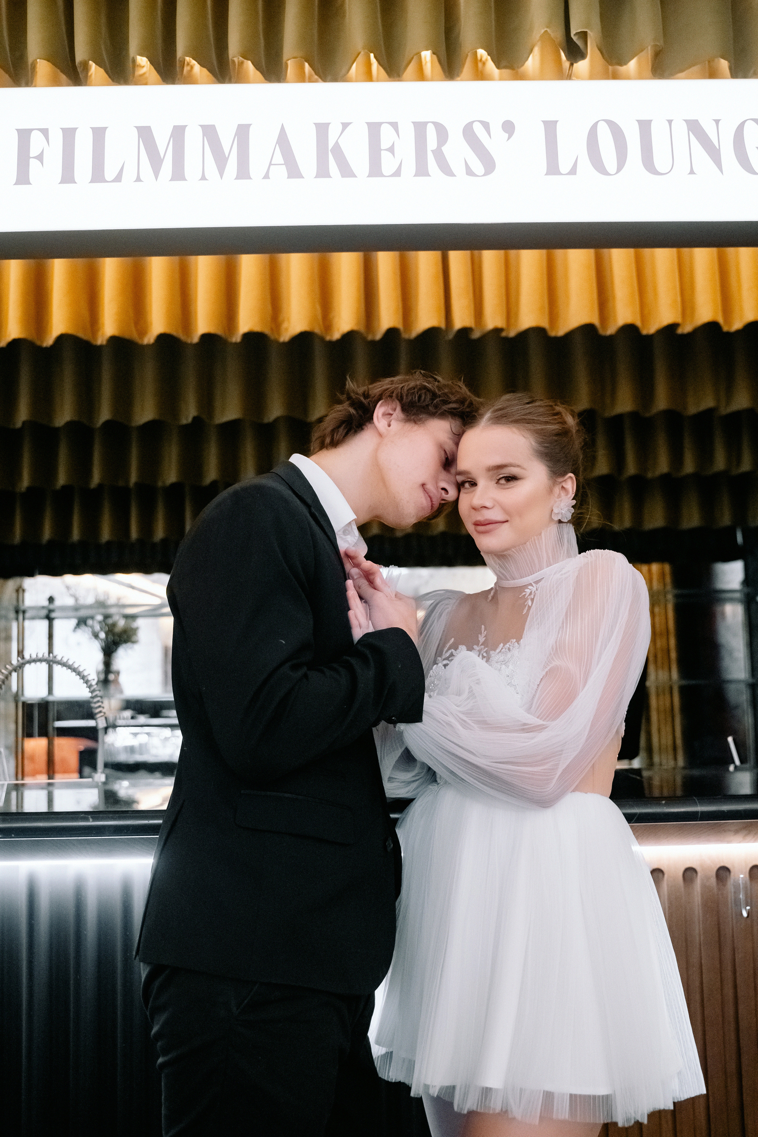 АРХИВ Ирина и Игорь: романтика в кинотеатре ХУДОЖЕСТВЕННЫЙ. Свадебный фотограф Москва