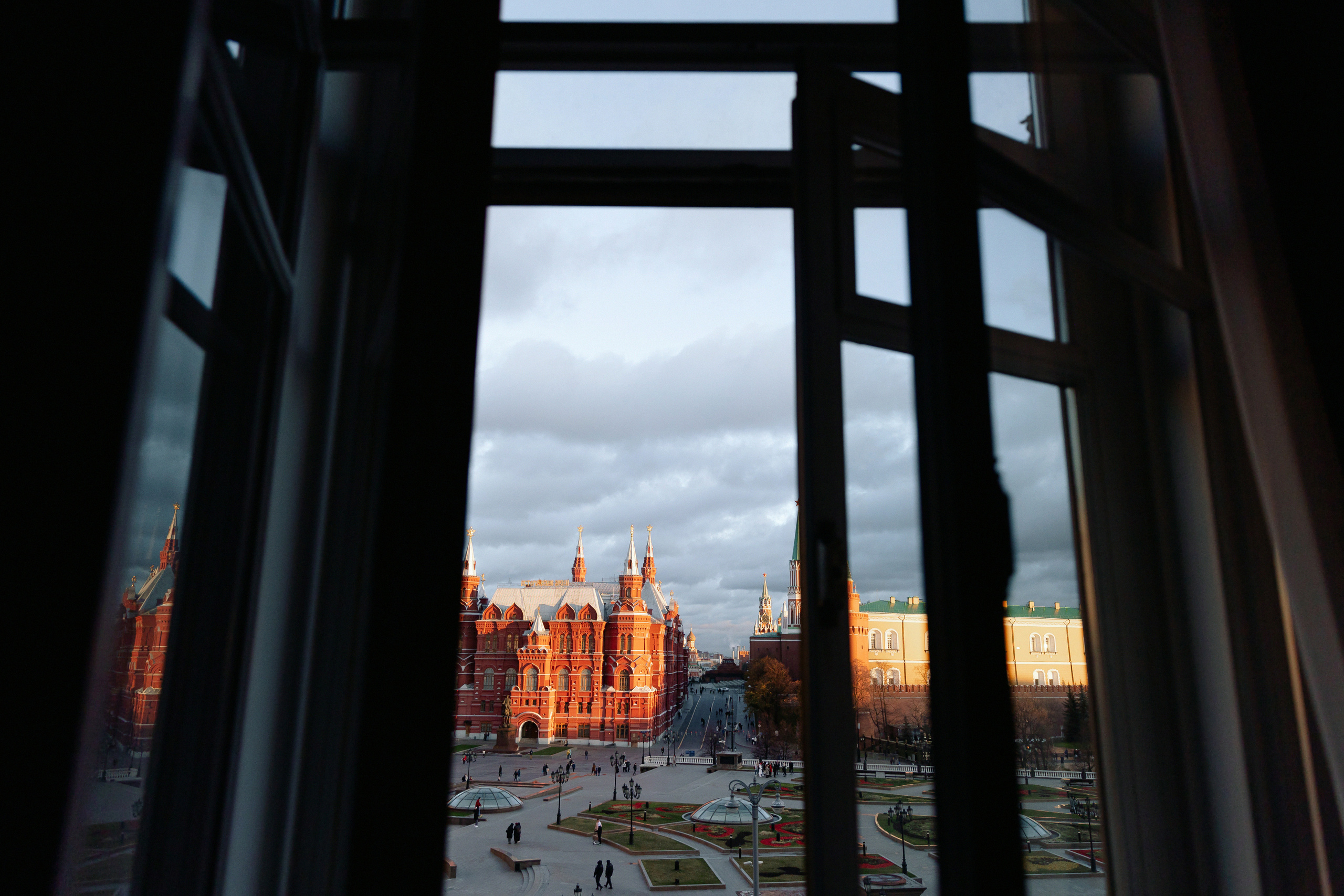 Роберт и Луиза: свадебный день в отеле НАЦИОНАЛЬ. Свадебный фотограф Москва