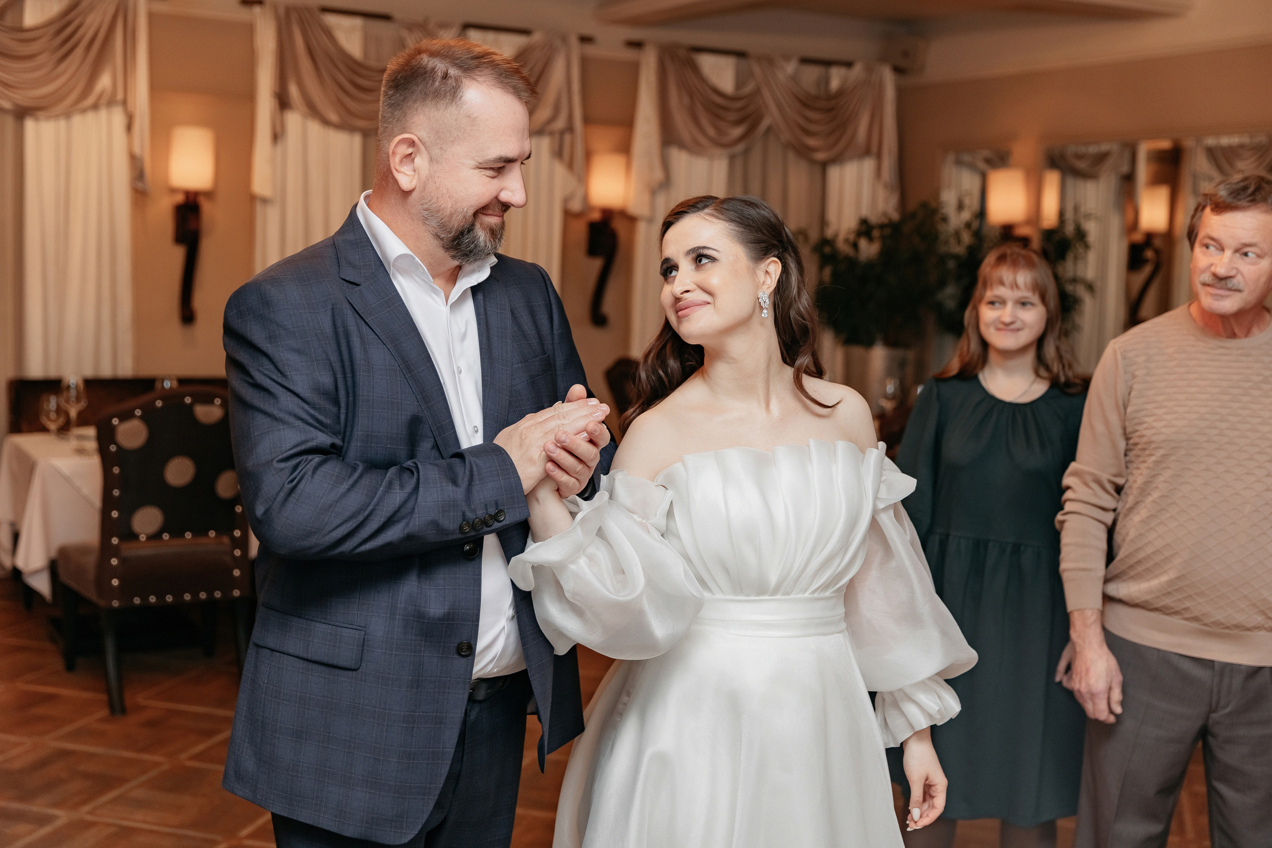 АРХИВ Ангелина и Денис: Отель Мовенпик, Аптекарский огород, ресторан Гусятникофф. Свадебный фотограф Москва