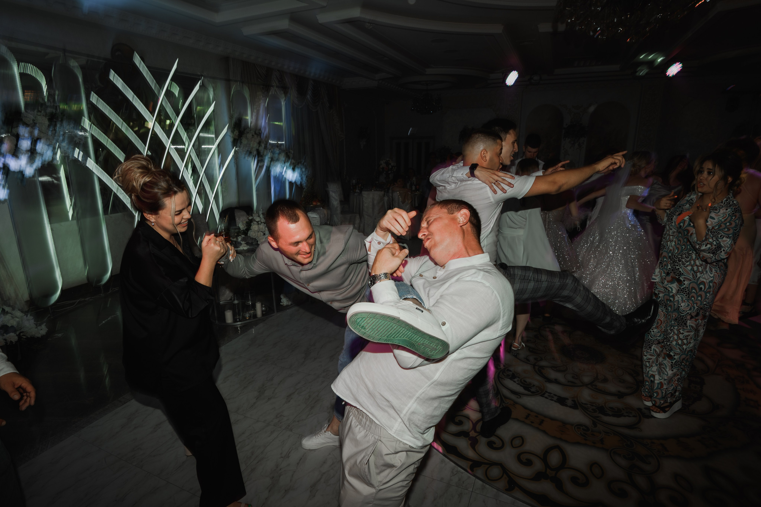 B & A. Свадебный фотограф в г. Астрахань. Так же выезжаю в другие города