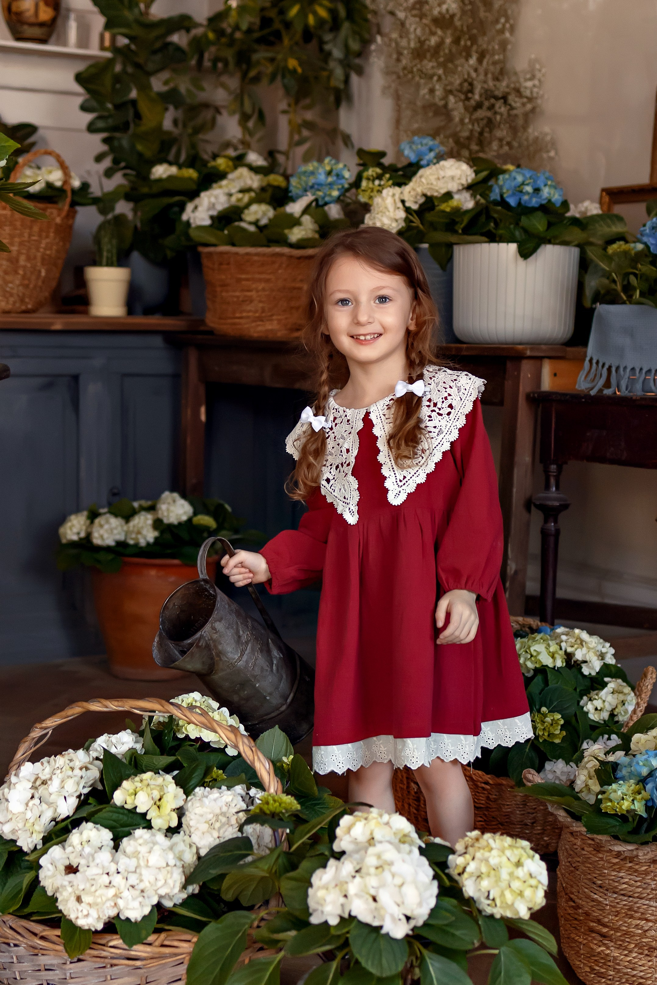 Мия в гортензиях. Семейный и детский фотограф Оля в Тюмени