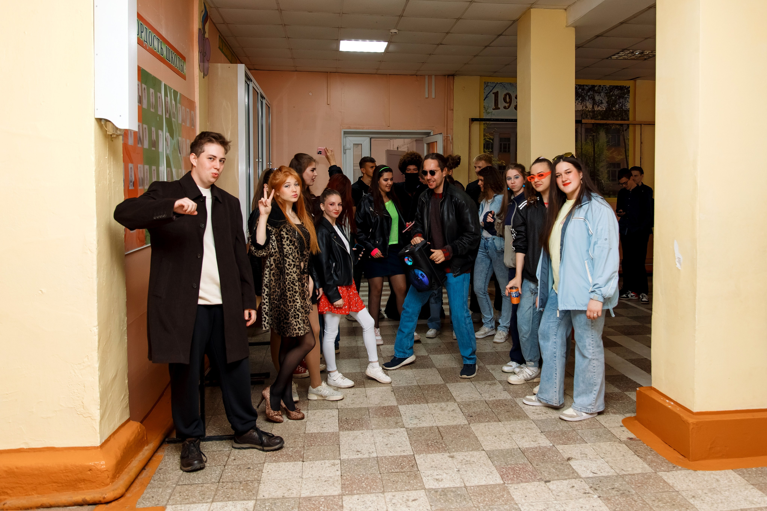 11 класс день не послушания в школе. Фотограф Любовь Корниенко, Примоский край