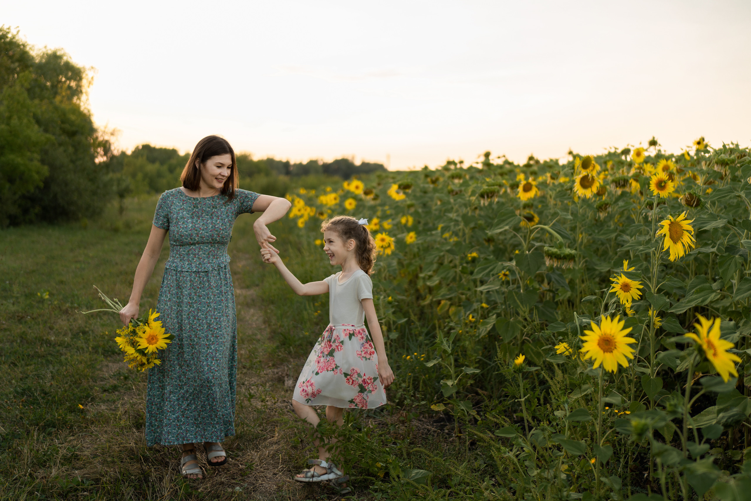 Юлия, Катя и Ксения. Главная