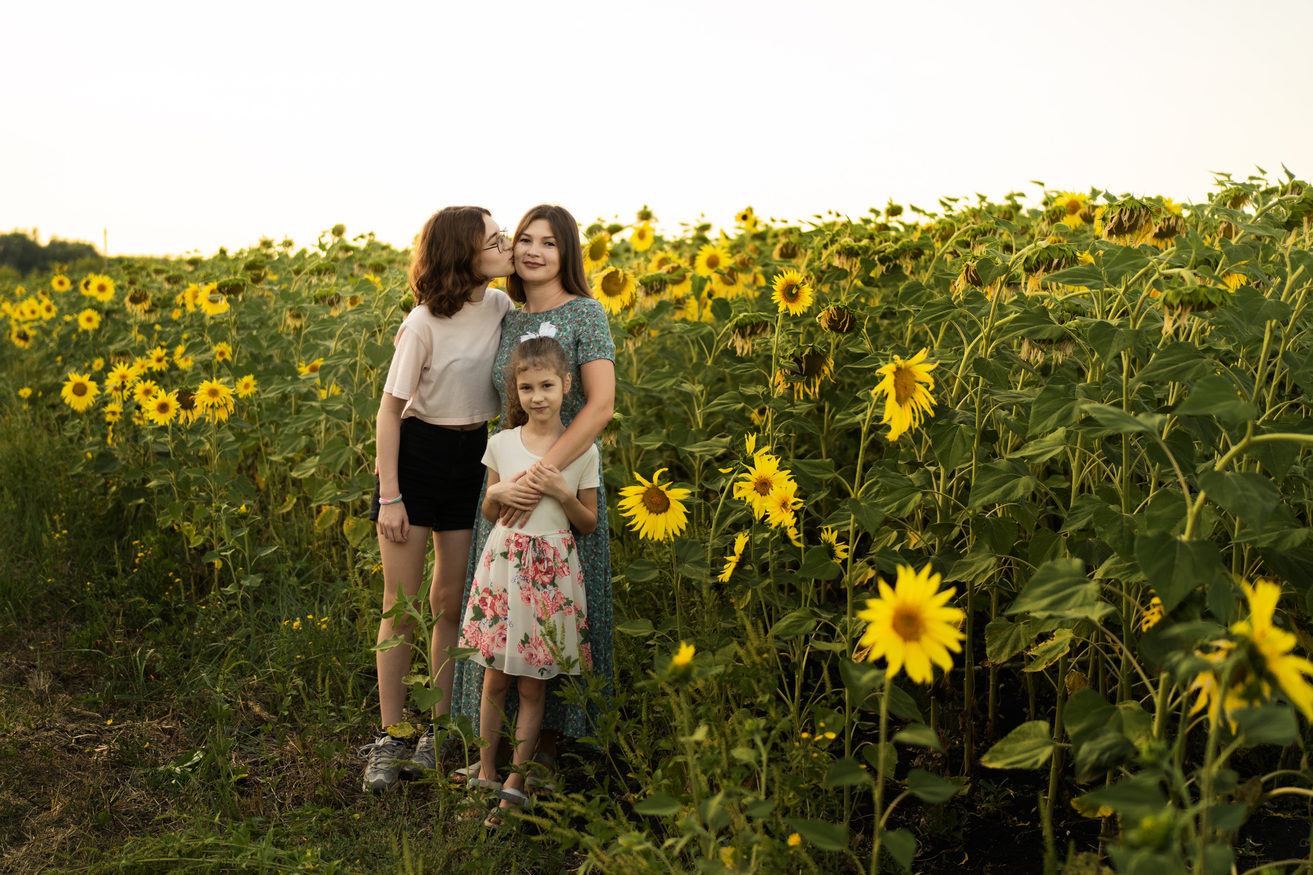 Юлия, Катя и Ксения. Главная