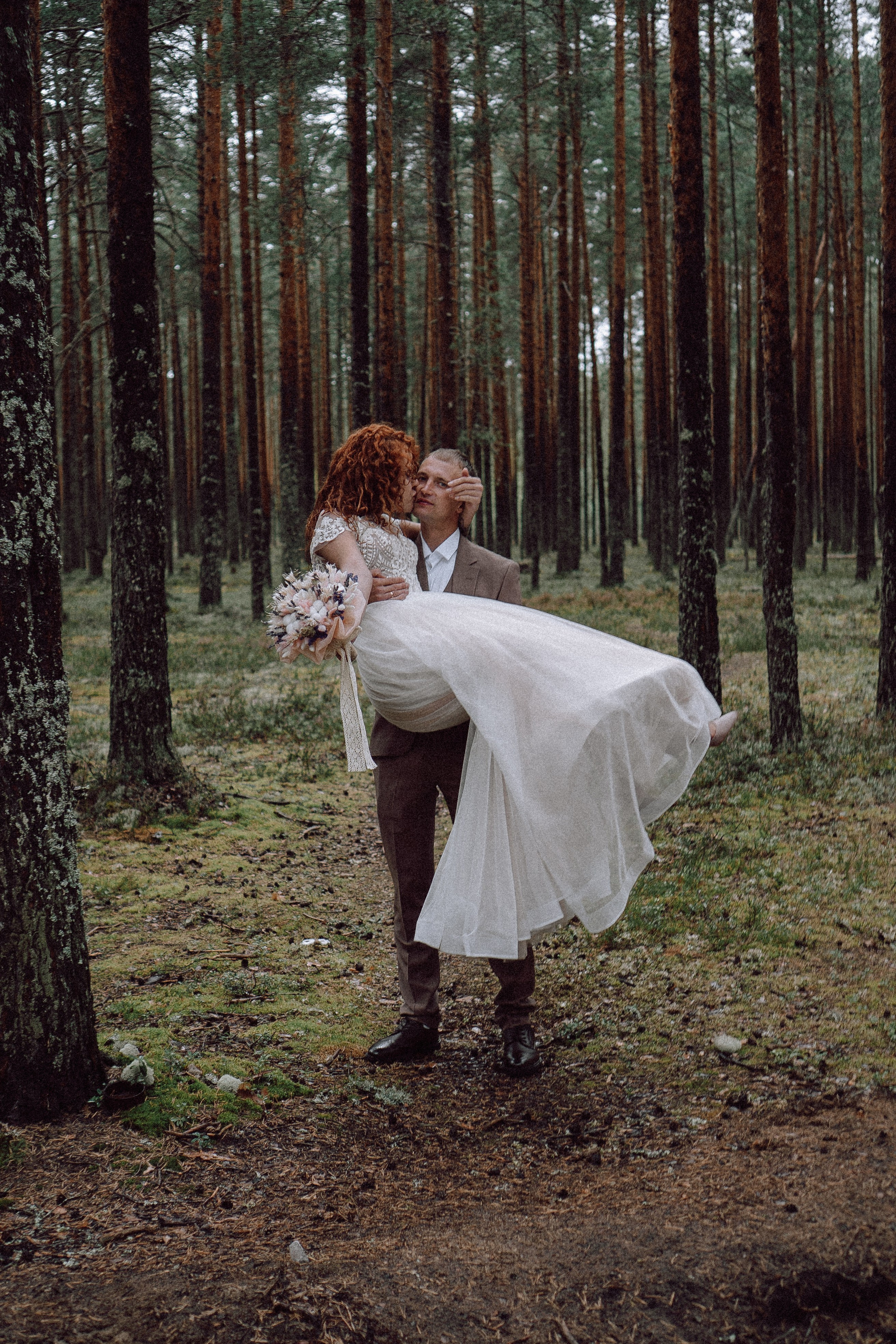 СВАДЕБНАЯ ФОТОСЕССИИЯ ПАРЫ В ГОРОДЕ ПРИОЗЕРСК В СОСНОВОМ ЛЕСУ И С ПИКАПОМ. Профессиональный фотограф, Санкт-Петербург — Виктория Богомолова