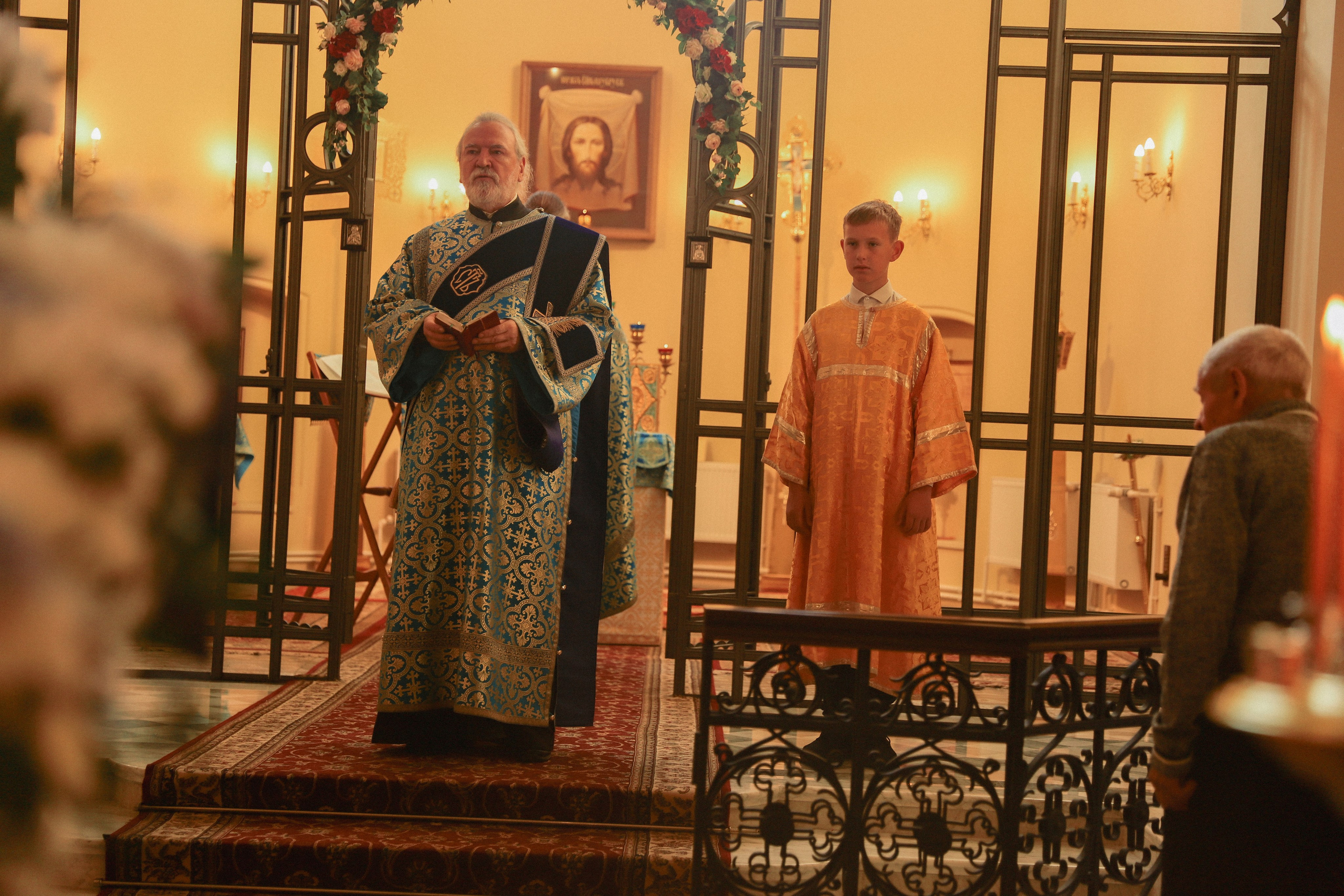 Служба в церкви