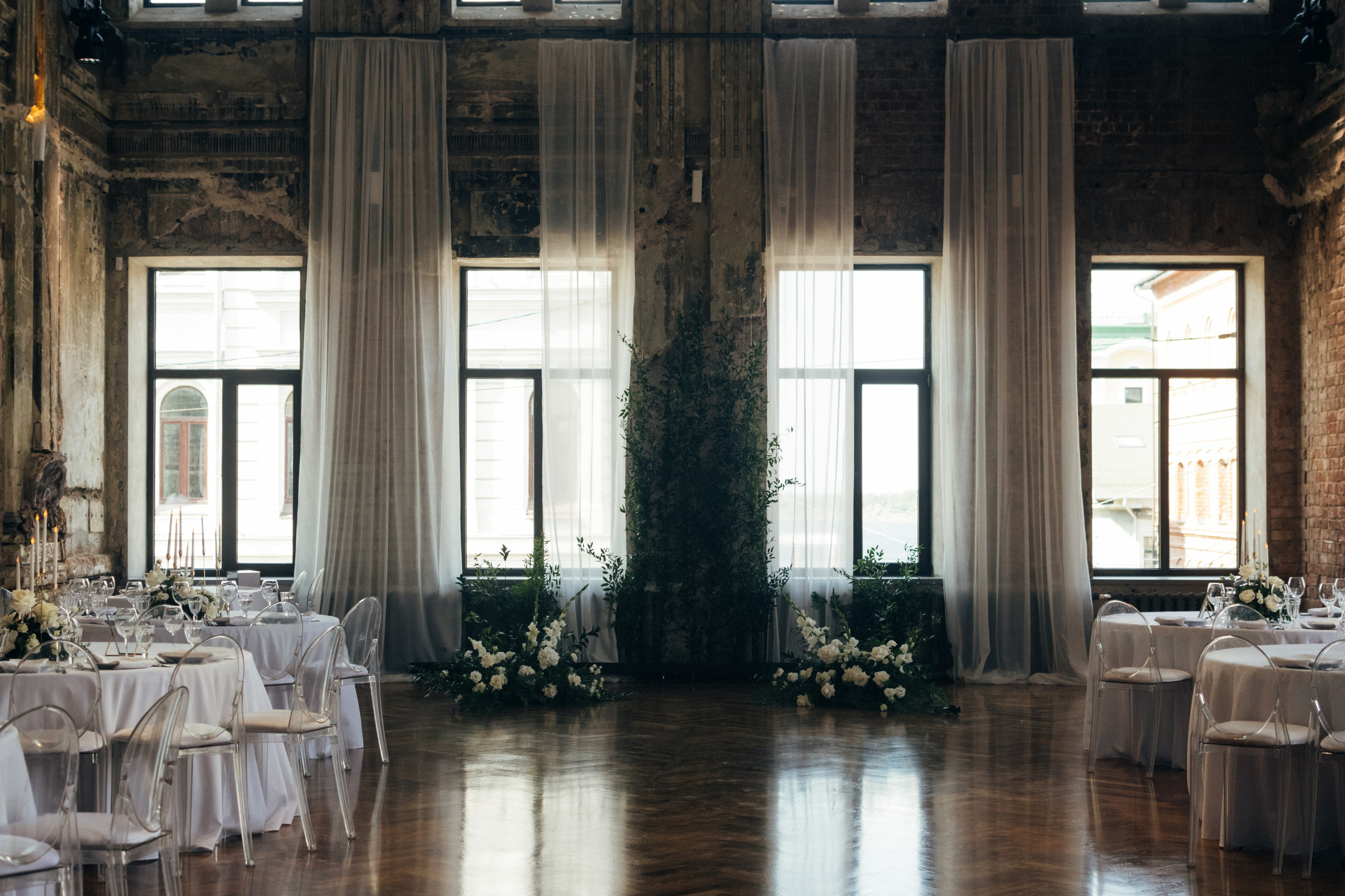 Свадьба  в Нижнем Новгороде в галлерее Futura. Свадебный фотограф Нижний Новгород Фатичев Артем
