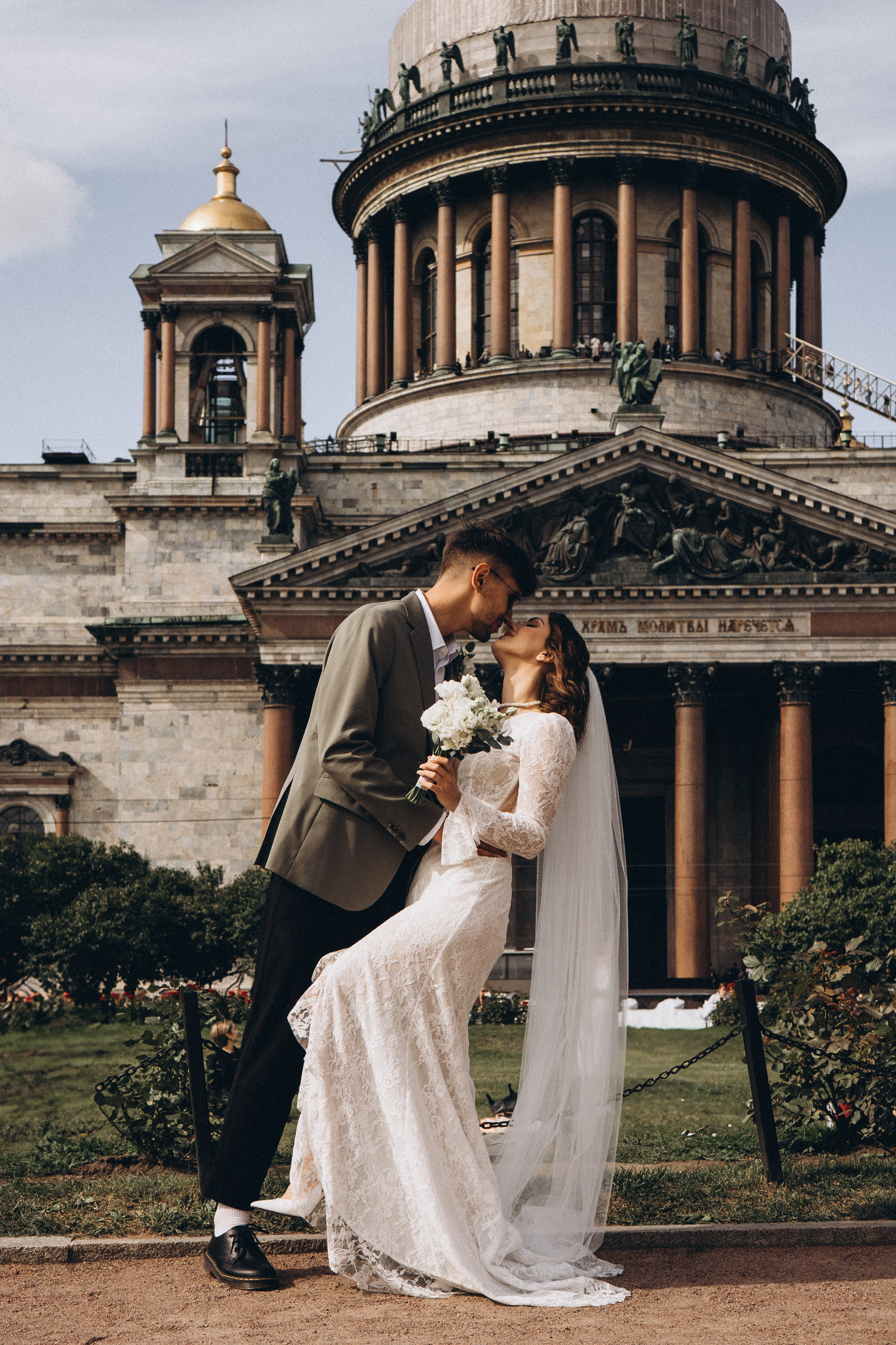 СВАДЕБНАЯ ПРОГУЛКА ВОЗЕ ИСАИКЕВСКОГО СОБОРА АСТОРИИ И ЗАКОНОДАЛЕТНОГО СОБРАНИЯ. Профессиональный фотограф, Санкт-Петербург — Виктория Богомолова