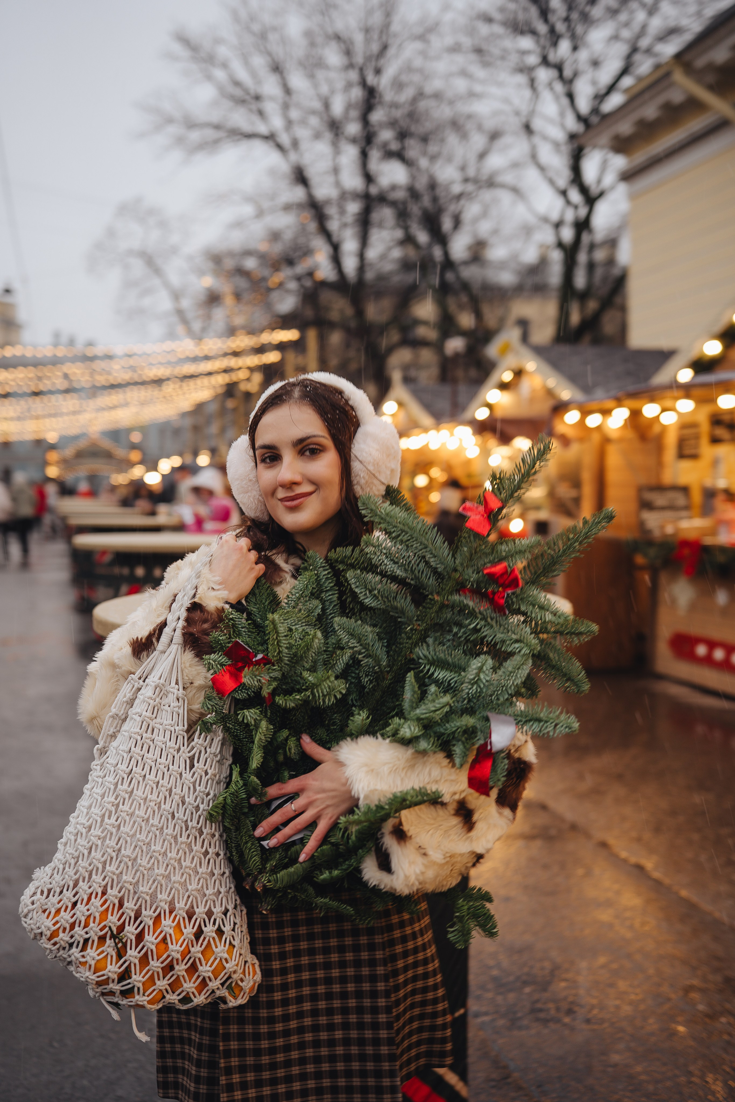 ПРОГУЛКА НА МАНЕЖНОЙ ПЛОЩАДИ ДЛЯ ДЕВУШКИ ПЕРЕД НОВЫМ ГОДОМ (НОВОГОДНЯЯ ФОТОСЕССИИЯ НА МАНЕЖНОЙ ПЛОЩАДИ). Профессиональный фотограф, Санкт-Петербург — Виктория Богомолова