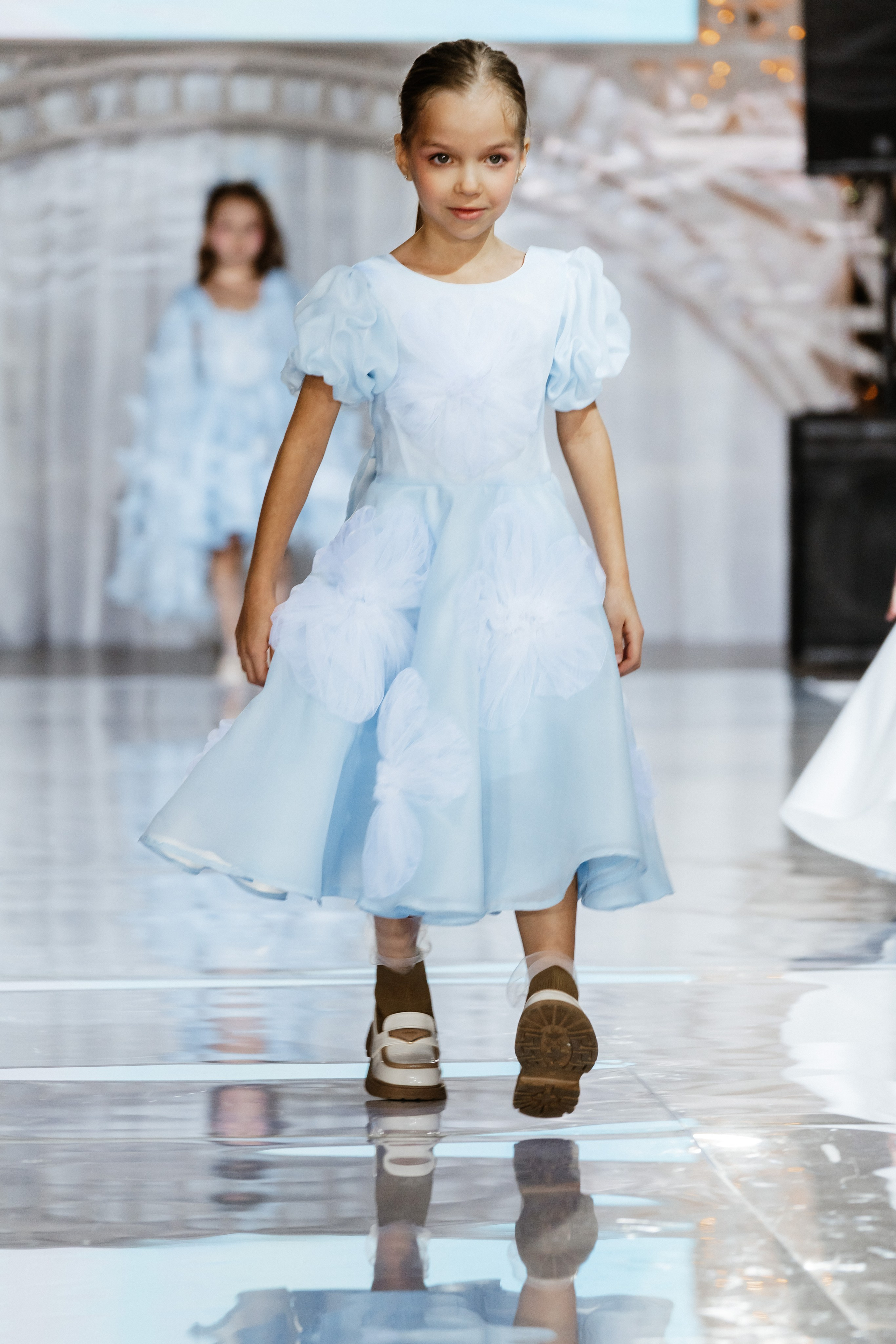 Платье « Цветочное настроение » . Материал  органза Caroline , цветы изготовлены вручную из евро фатина. Идеально подойдёт на девочку ростом 116-122 см. Цена : 7000₽