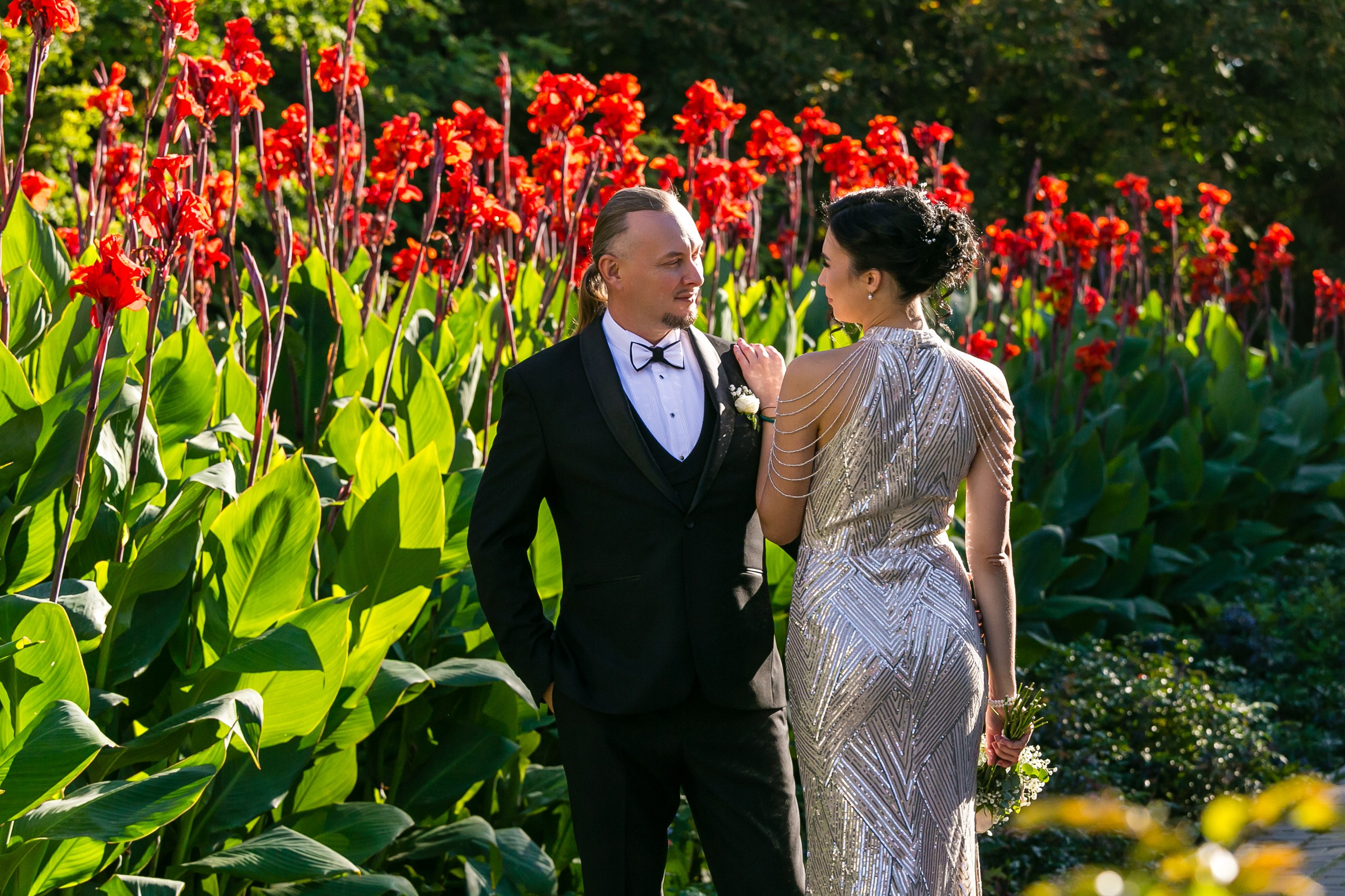 Ксения и Александр: поженились и погуляли в парке санатория Горная поляна. Событийный фотограф Максим Бескоровайновнов