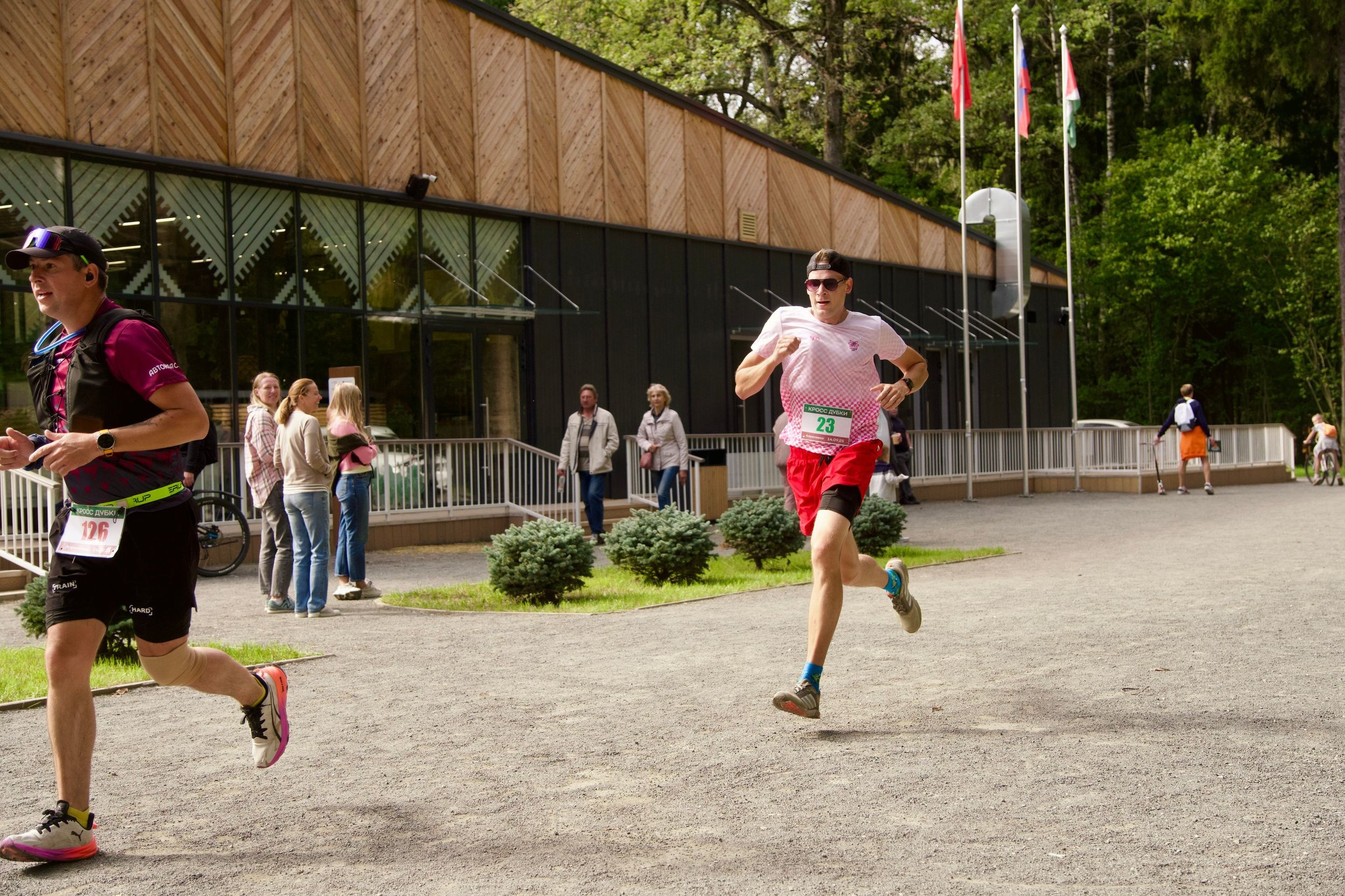 Забег в парке «Дубки». Кафе «БЕЛКА НАШЕПТАЛА». Ну оооочень концептуальное кафе