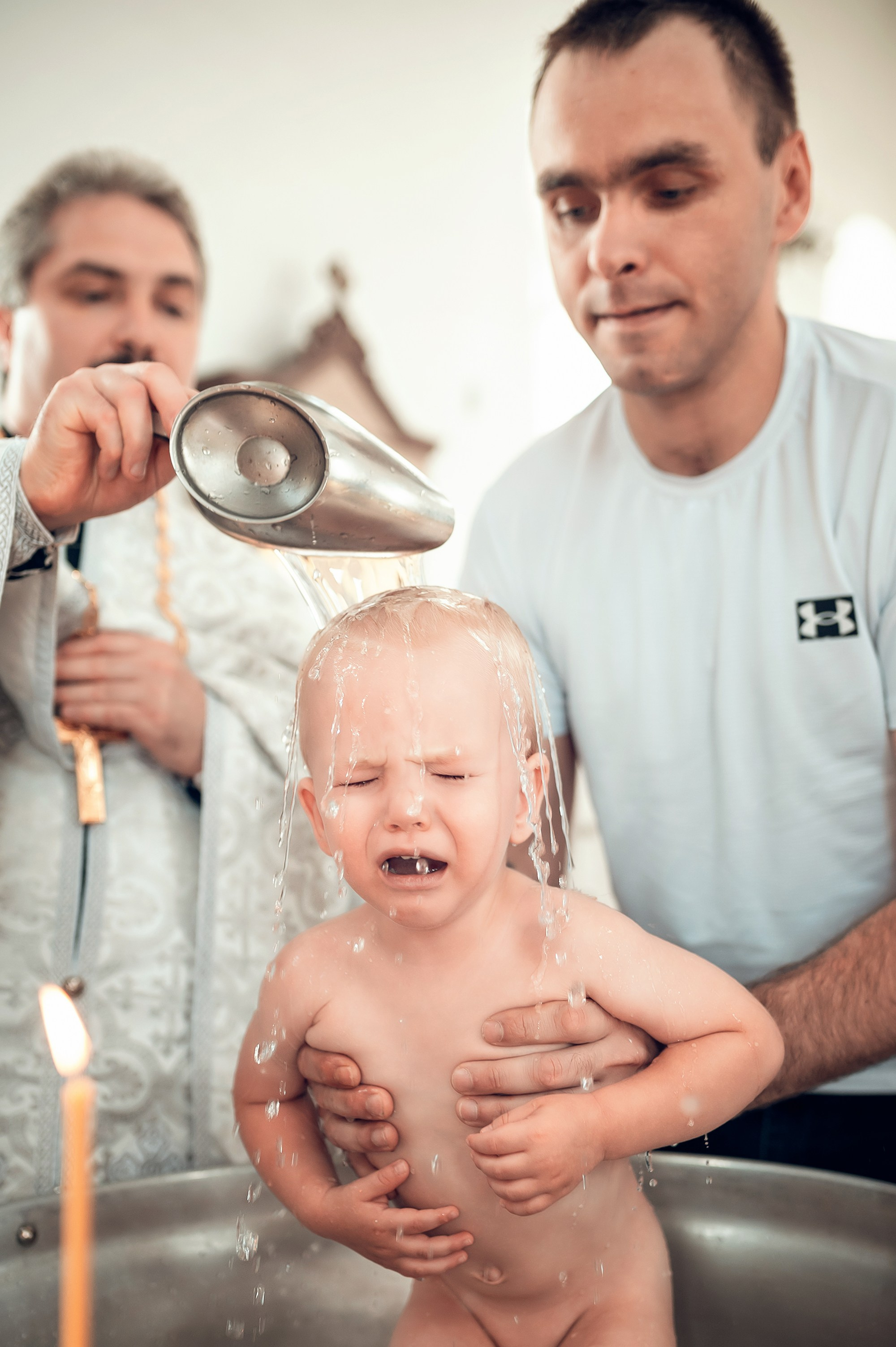 Фотографии момента погружения в купель (Таинство крещения). Moscow_CPC