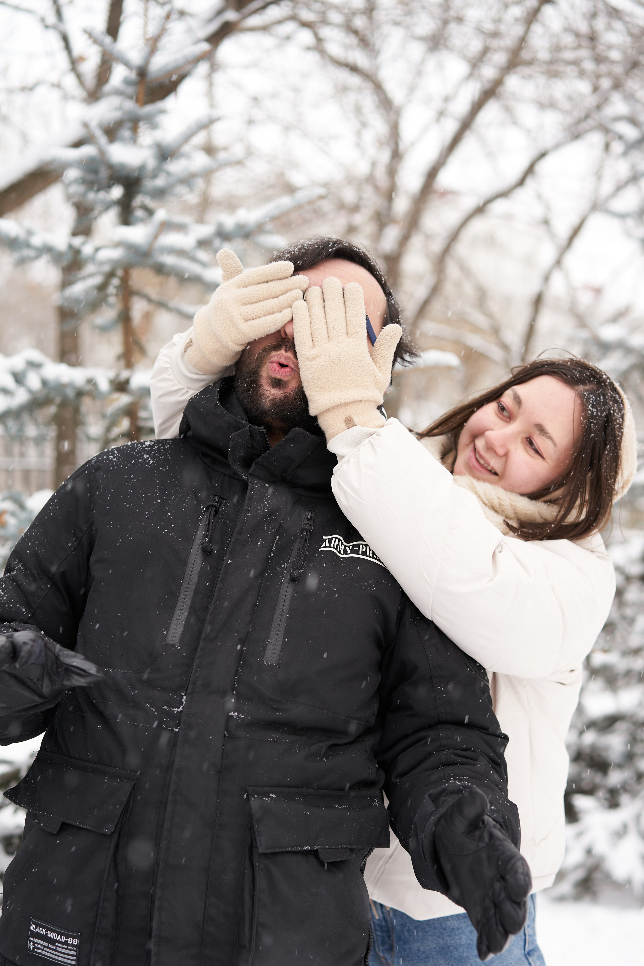 Зимняя фотосессия влюбленных в парке. Фотограф Екатеринбург Кокшарова Александра