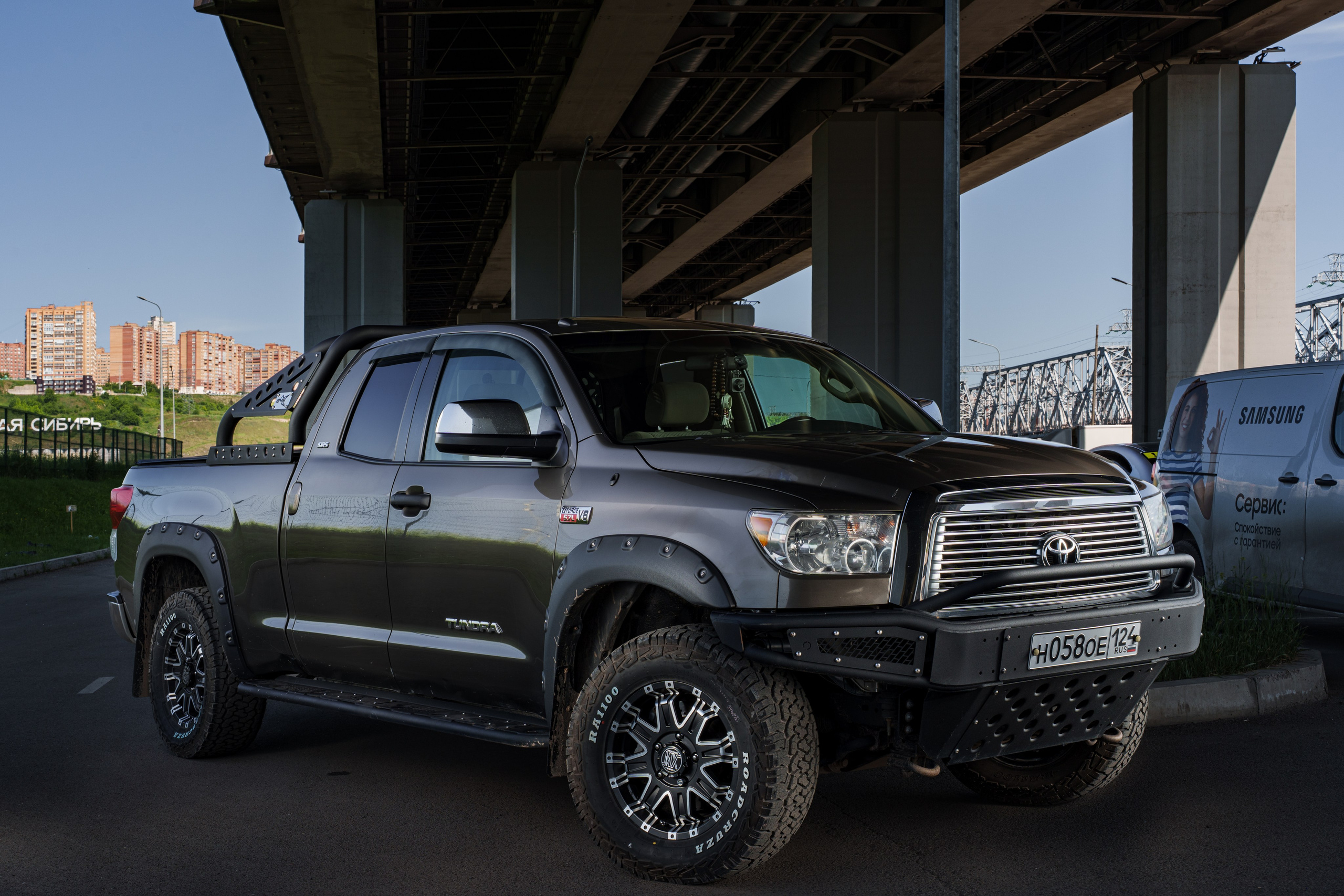 Toyota Tundra. Интерьерный фотограф и ретушер в Красноярске Денис Антропов