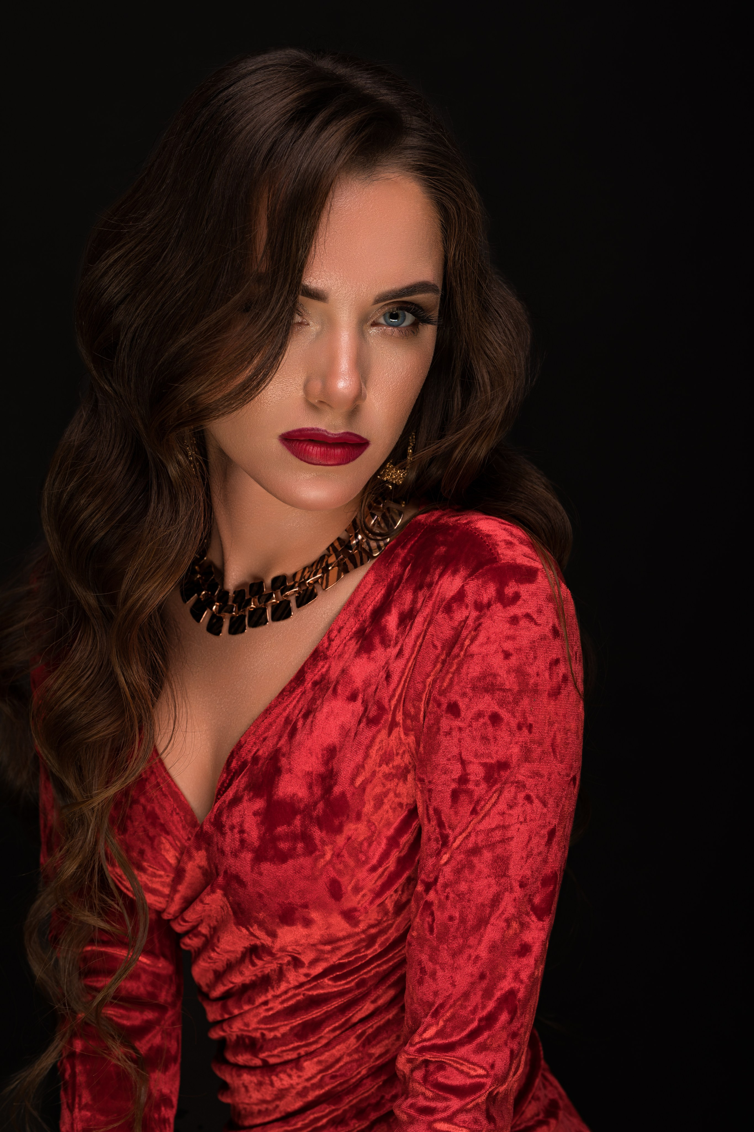 Студийная съемка с Екатериной в красном платье для «себя»