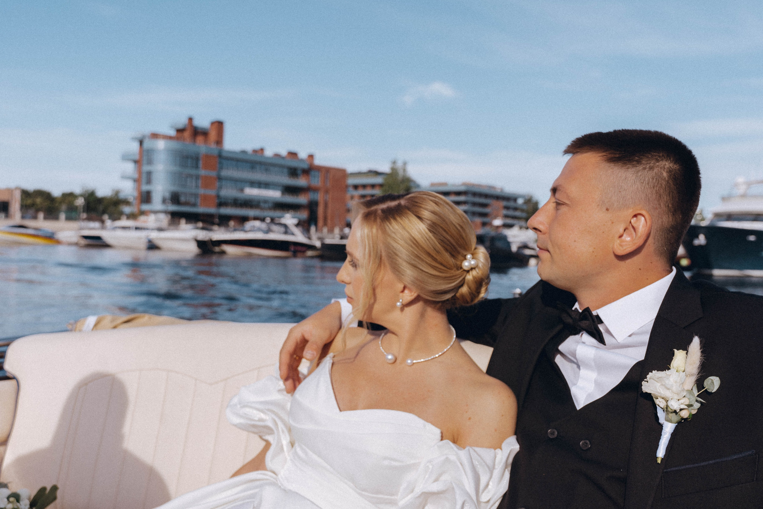 СВАДЕНБНАЯ СЬЕМКА НА КАТЕРЕ ПО КАНАЛАМ САНКТ-ПЕТЕРБУРГА И В АКВАТОРИИ НЕВЫ. Профессиональный фотограф, Санкт-Петербург — Виктория Богомолова