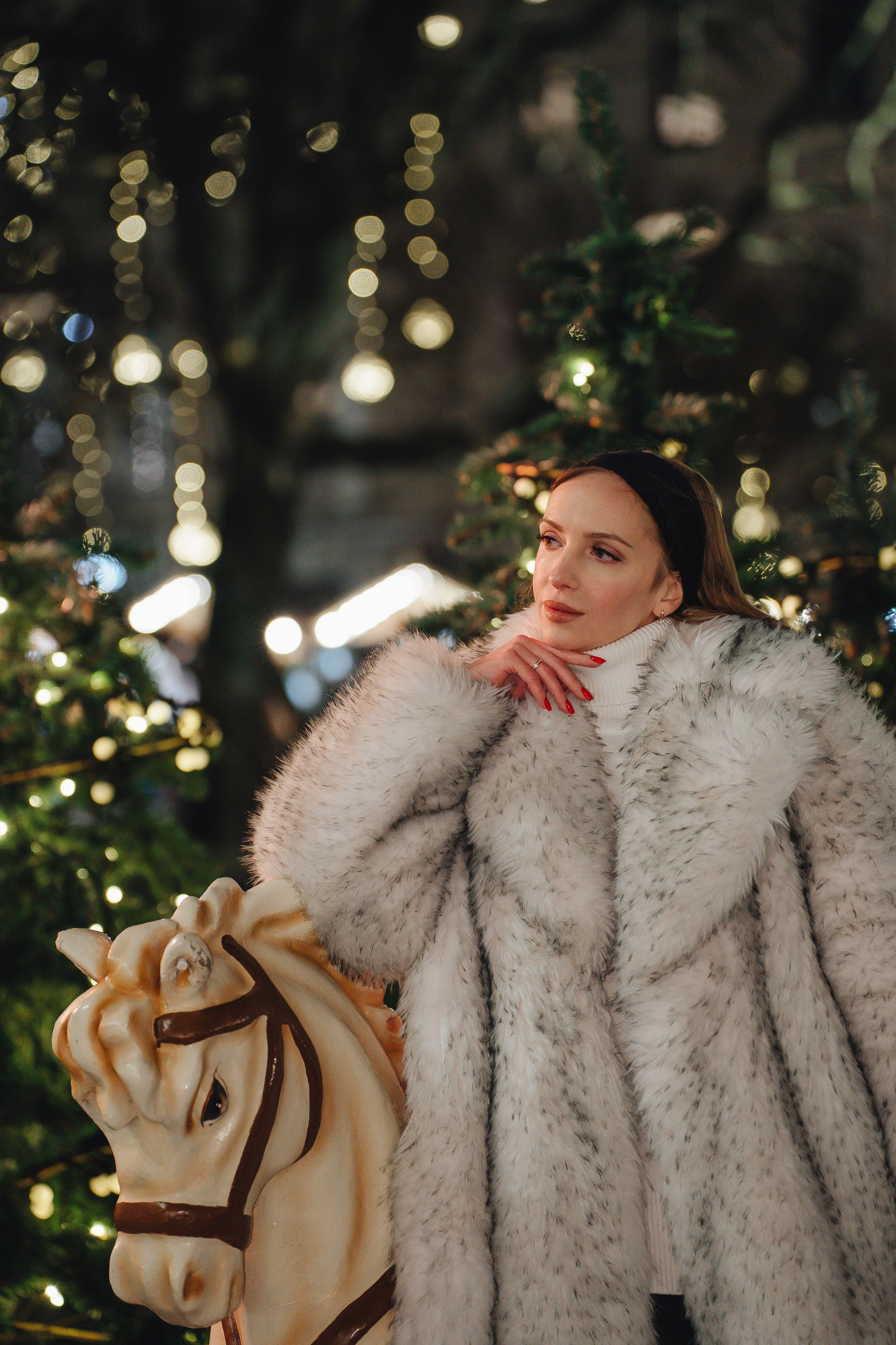 ПРОГУЛКА НА МАНЕЖНОЙ ПЛОЩАДИ ДЛЯ ДЕВУШКИ ПЕРЕД НОВЫМ ГОДОМ (НОВОГОДНЯЯ ФОТОСЕССИИЯ НА МАНЕЖНОЙ ПЛОЩАДИ). Профессиональный фотограф, Санкт-Петербург — Виктория Богомолова