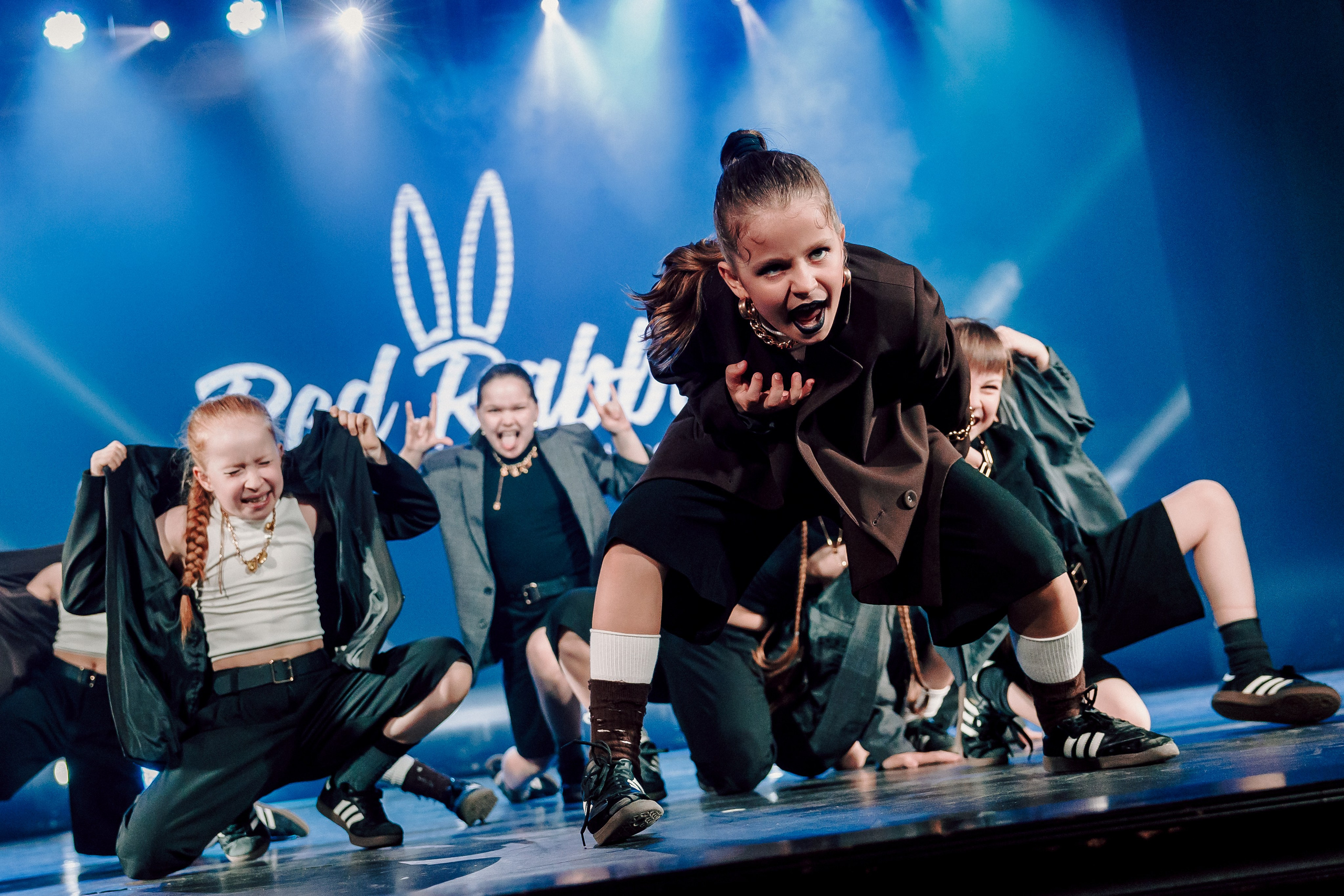 Отчётный концерт танцевальной школы «Red Rabbits» 2025. Лёшка Варзегов — фотограф