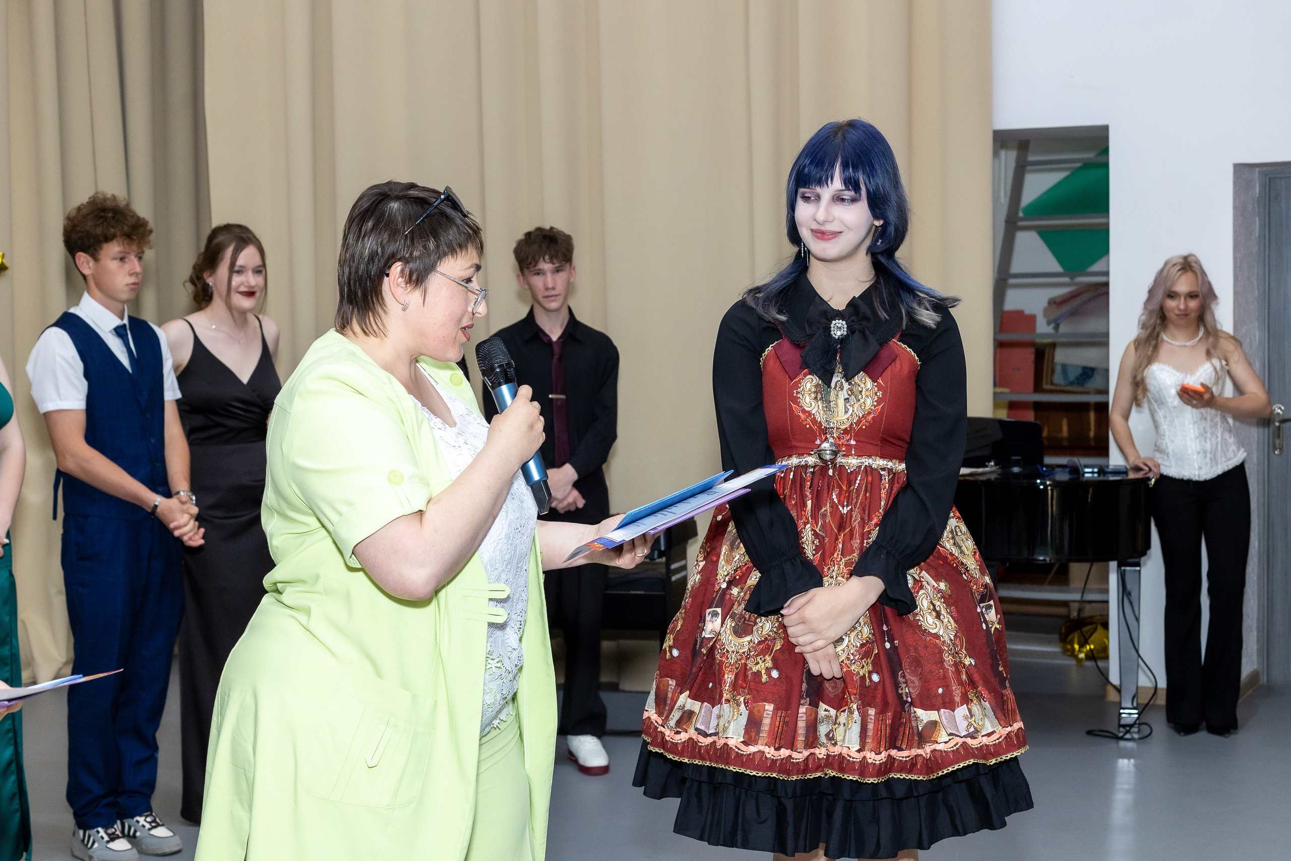 Вручение аттестата 2025. Выпускные альбомы Майкоп, Краснодар Елена Золотарева