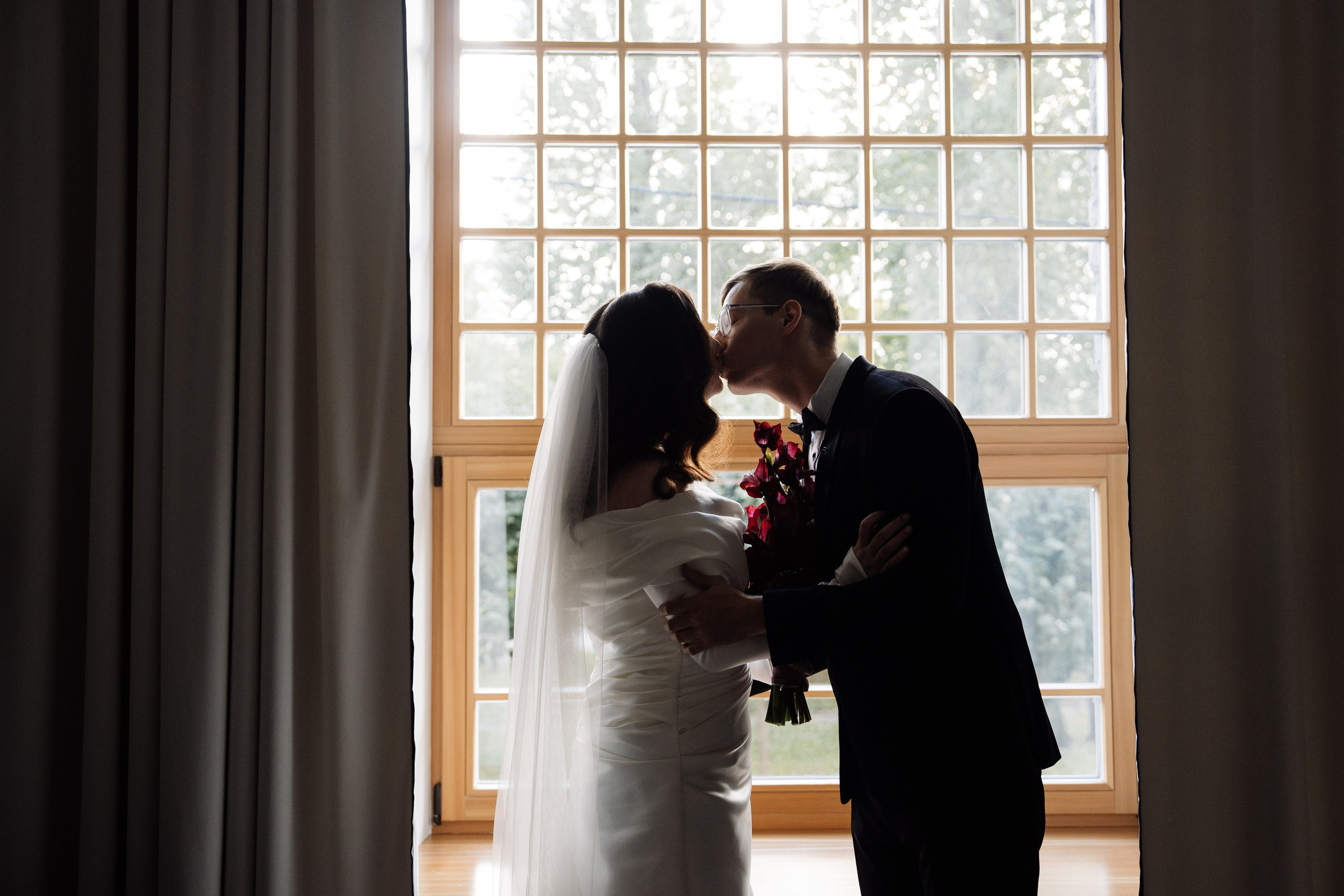 Современная свадьба во дворце. Свадебный фотограф организатор в Санкт-Петербурге Ассоль Опарина