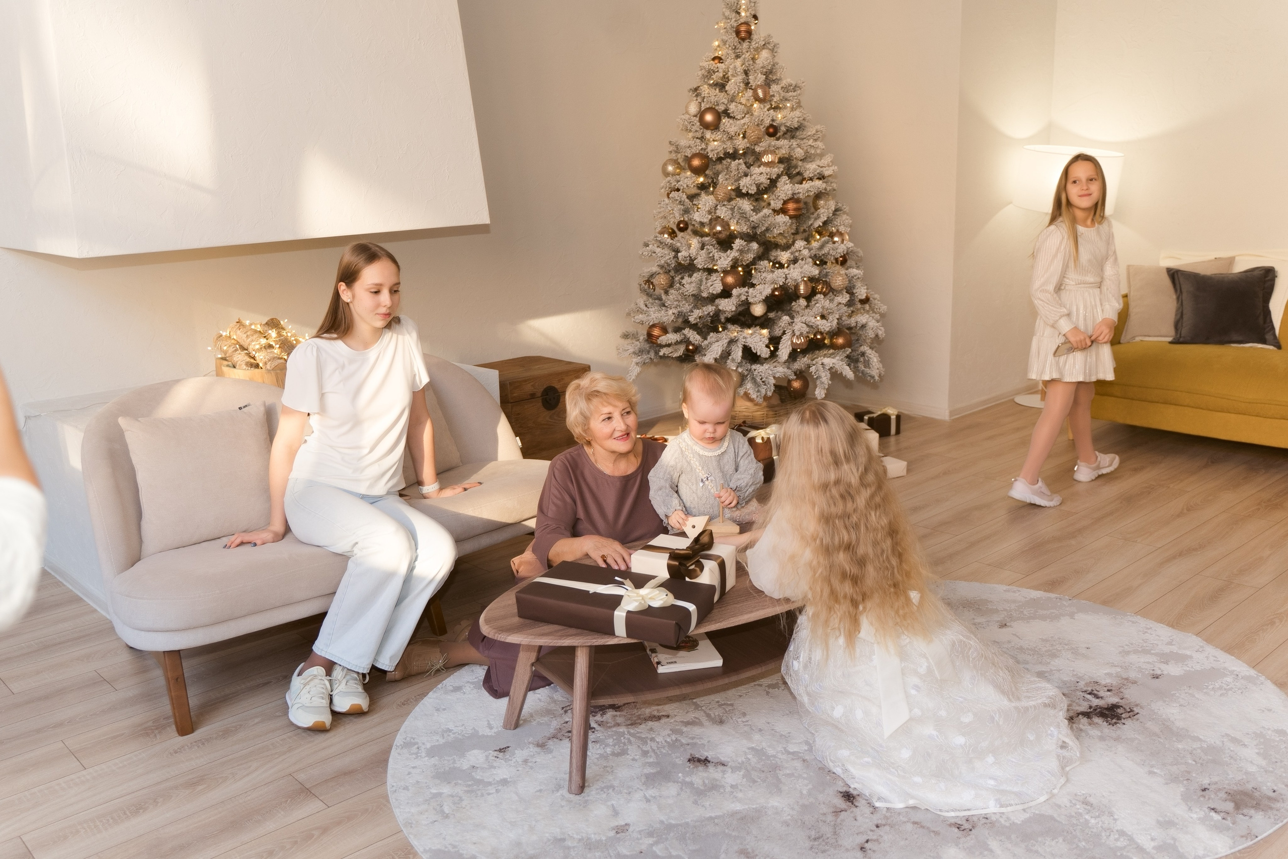 Бабушка и внуки. Nadia Fay