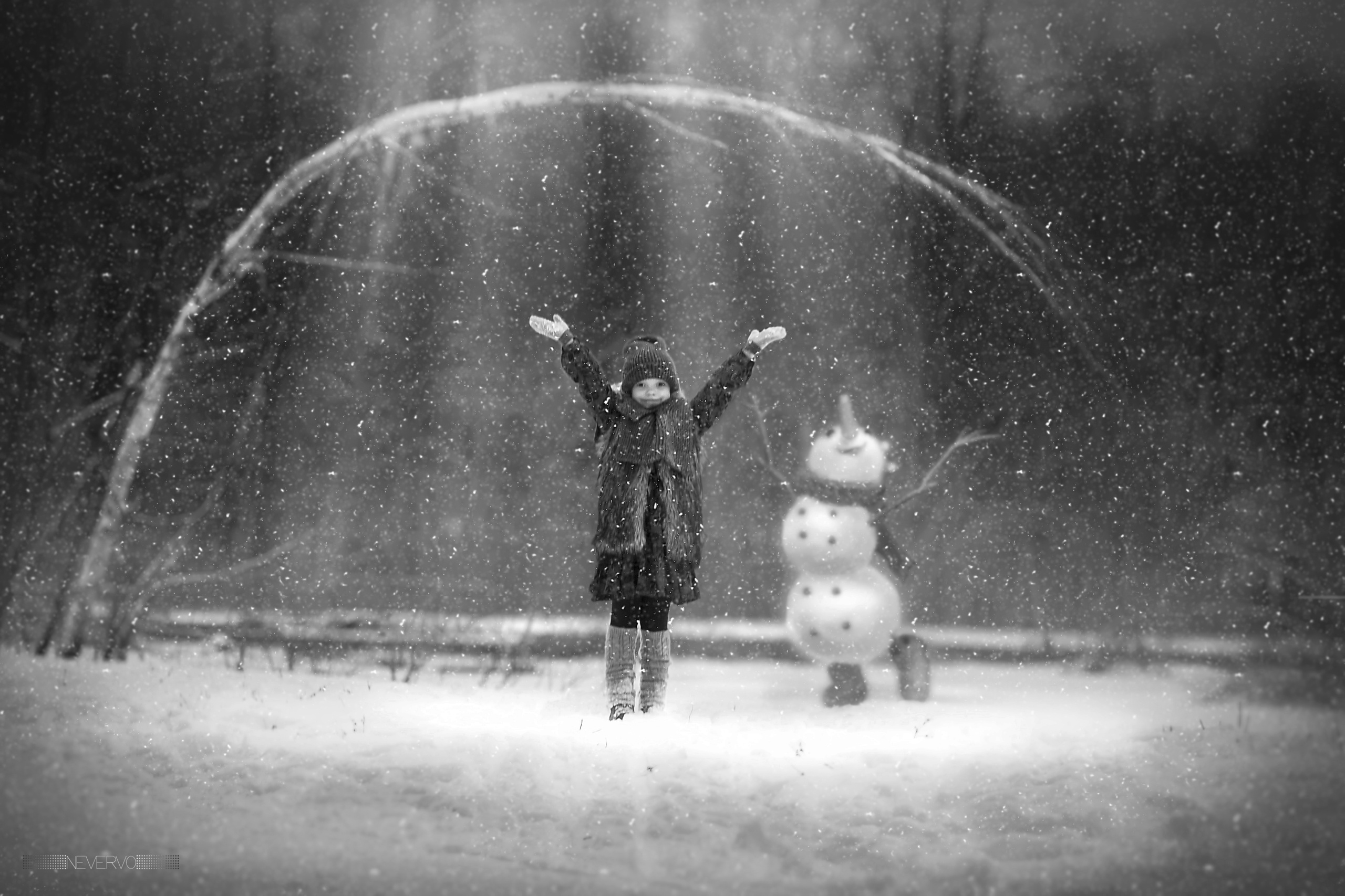 Черно-белая фотосъемка. B&W съемка в Москве. ЧБ фотограф Олег Голишник. Арт-фотограф Олег Голишников. Творческая мастерская