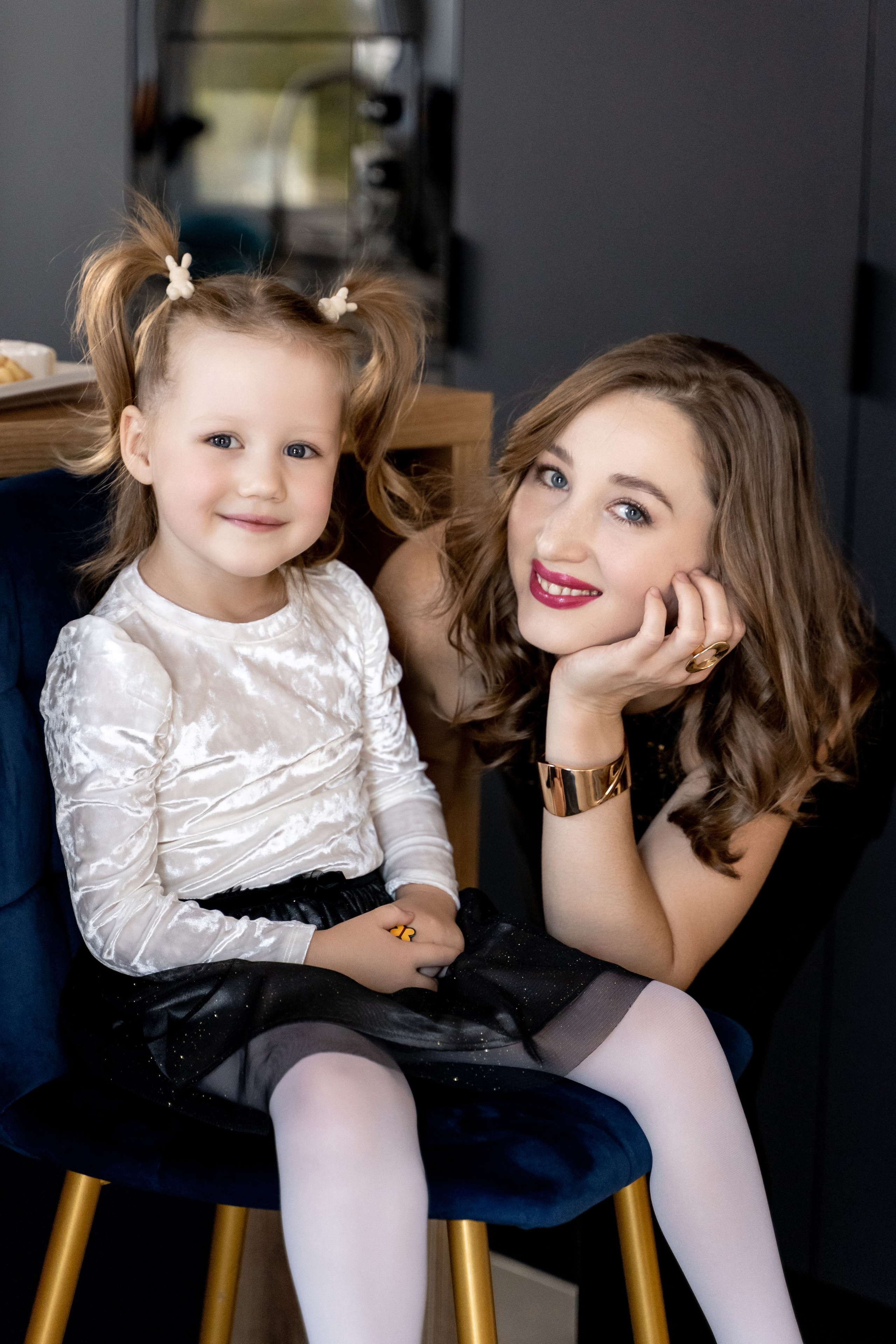 Домашняя семейная фотосессия в Москве, Домодедово, Видное, Бутово, Щербинка. Семейный фотограф Москва и Московская область. Семейная фотосессия на природе. Фотосессия детского праздника. Фотосессия юбилея. Фотосессия в день рождения. Фотограф на годик ребенку. Детский фотограф. Фоторепортаж семейного праздника. Детский фотограф Москва.